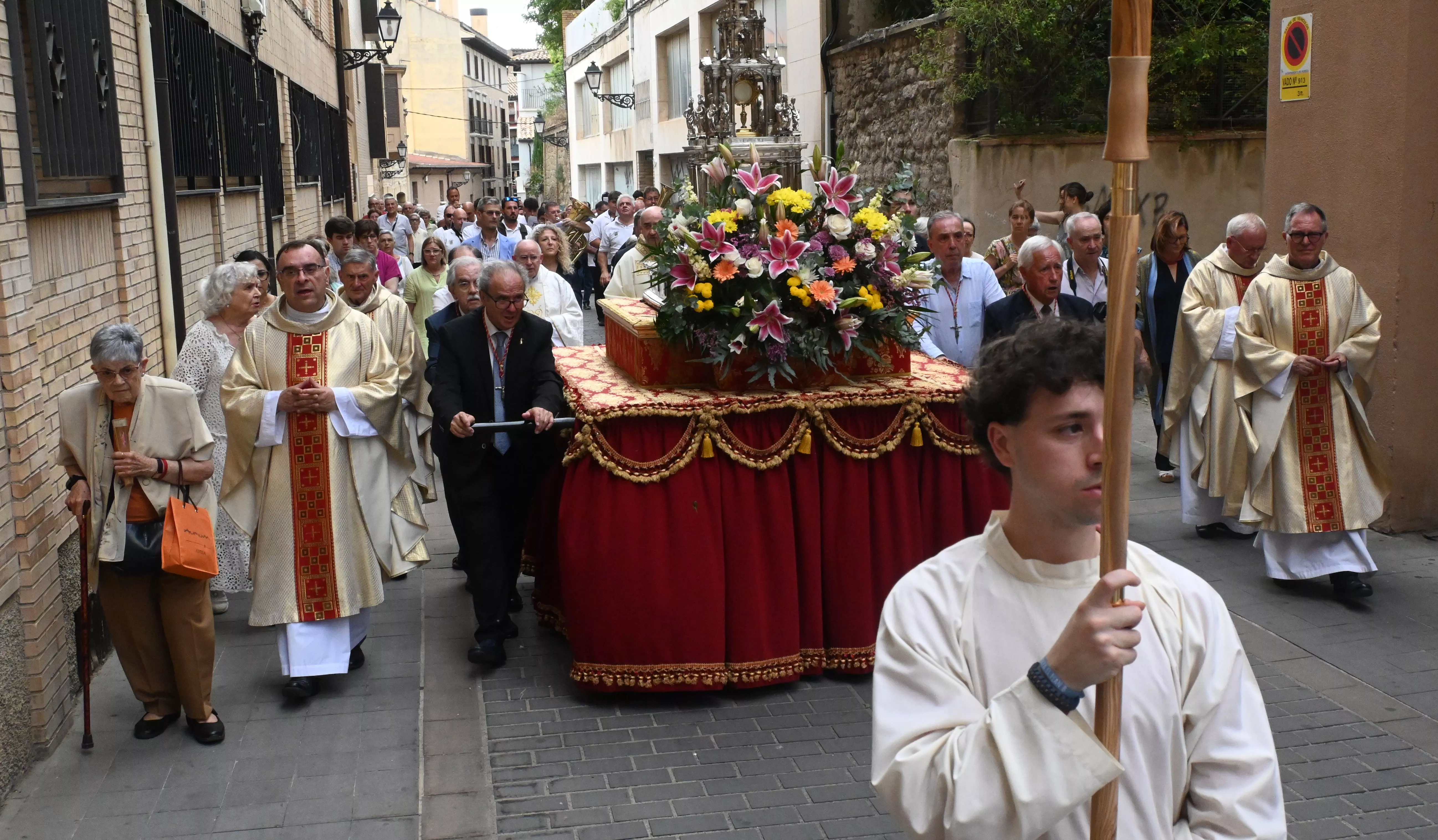 Corpus Christi en Huesca con el obispo Padre Pedro Aguado. Foto Carlos Jalle