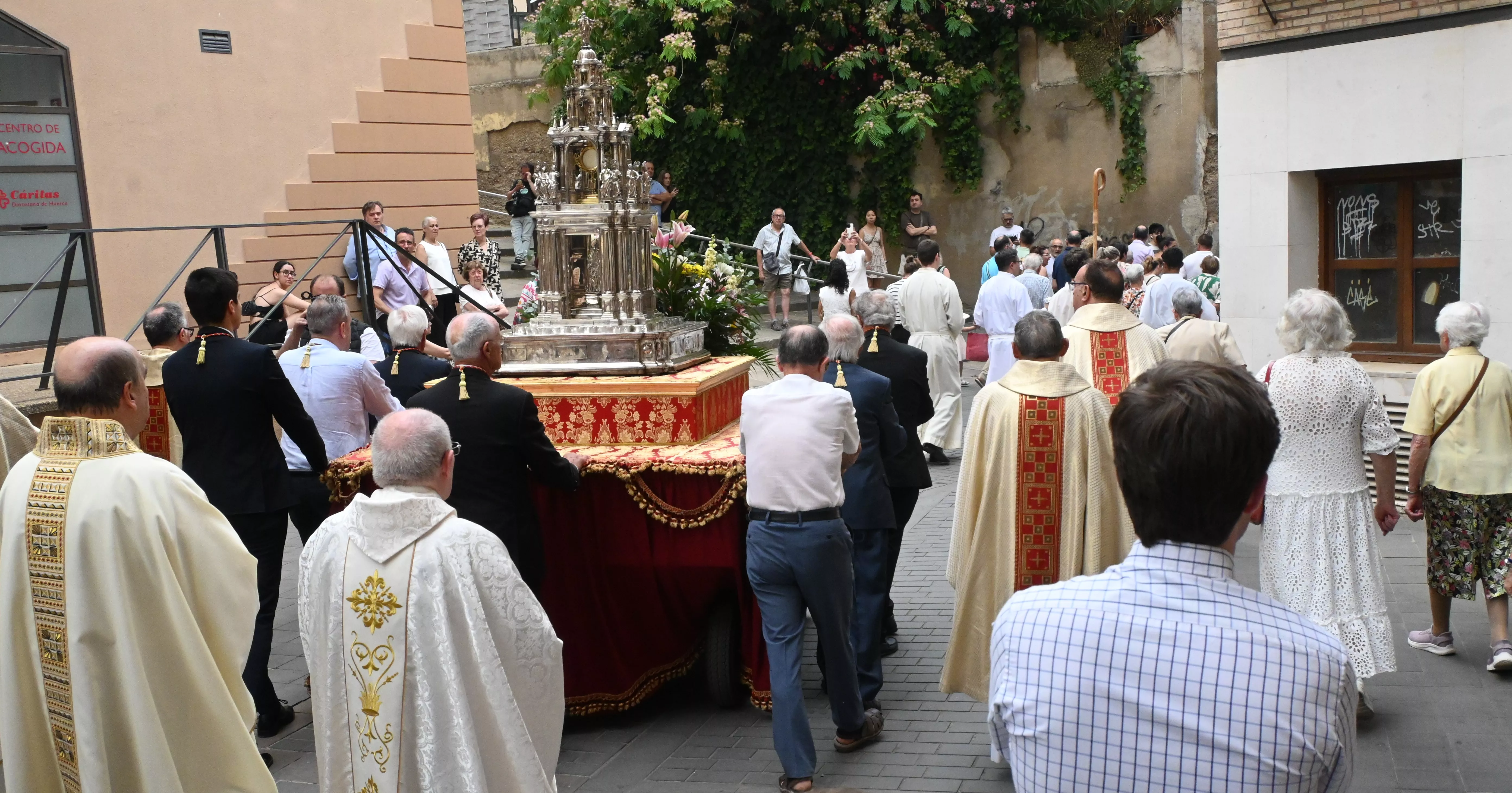 Corpus Christi en Huesca con el obispo Padre Pedro Aguado. Foto Carlos Jalle