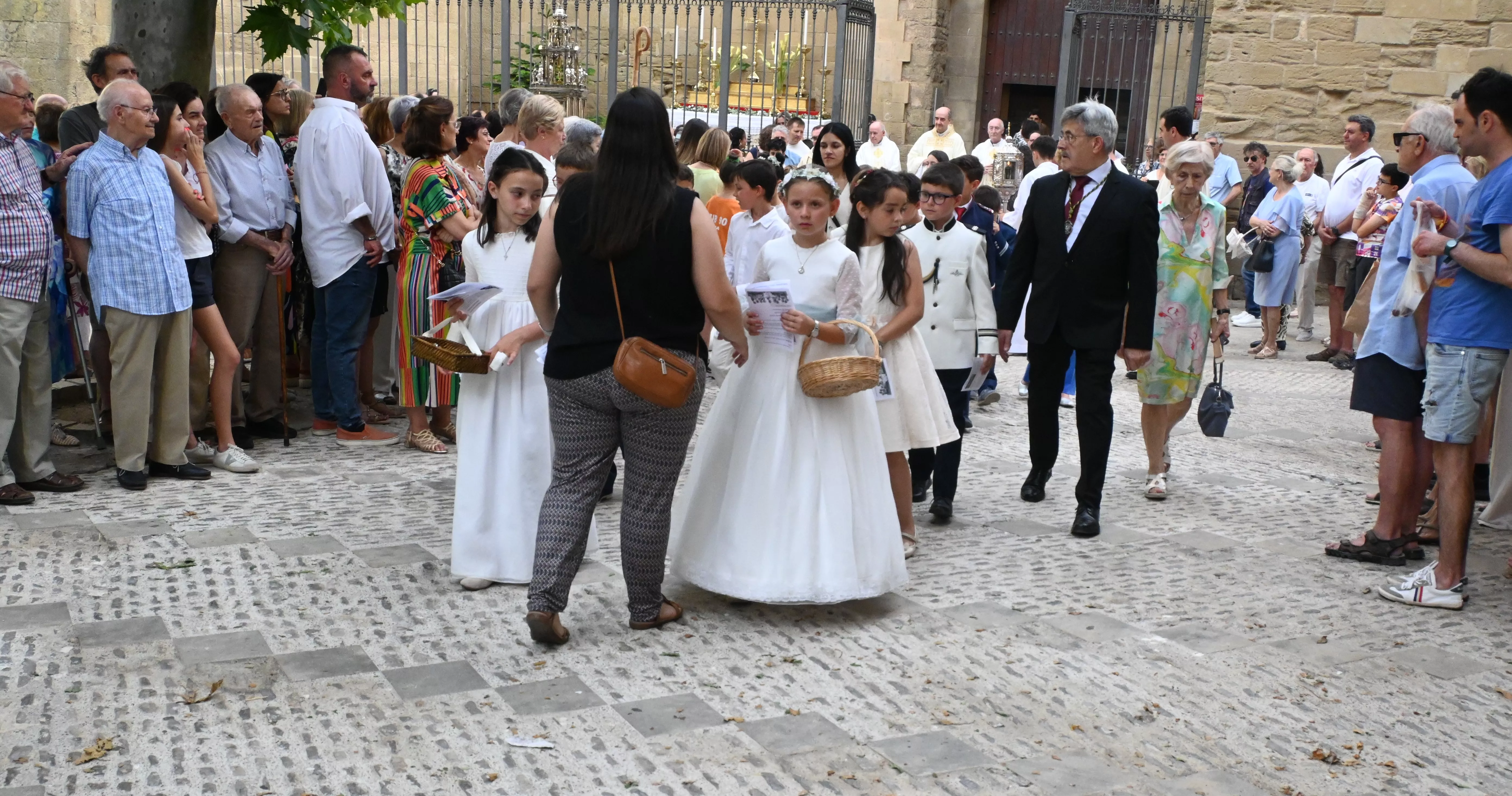 Corpus Christi en Huesca con el obispo Padre Pedro Aguado. Foto Carlos Jalle