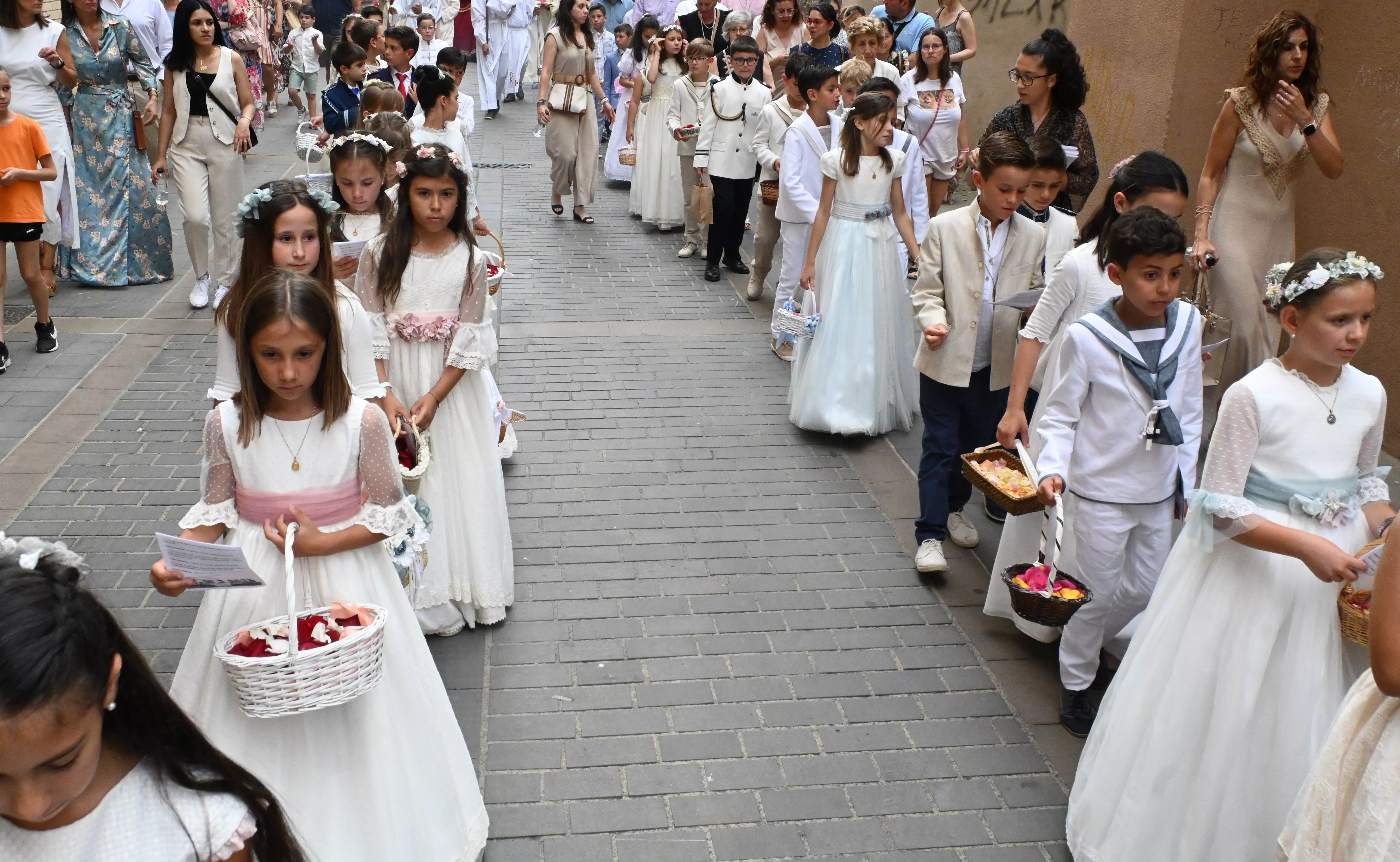 Niñas y niños protagonistas del Corpus Christie. Foto Carlos Jalle