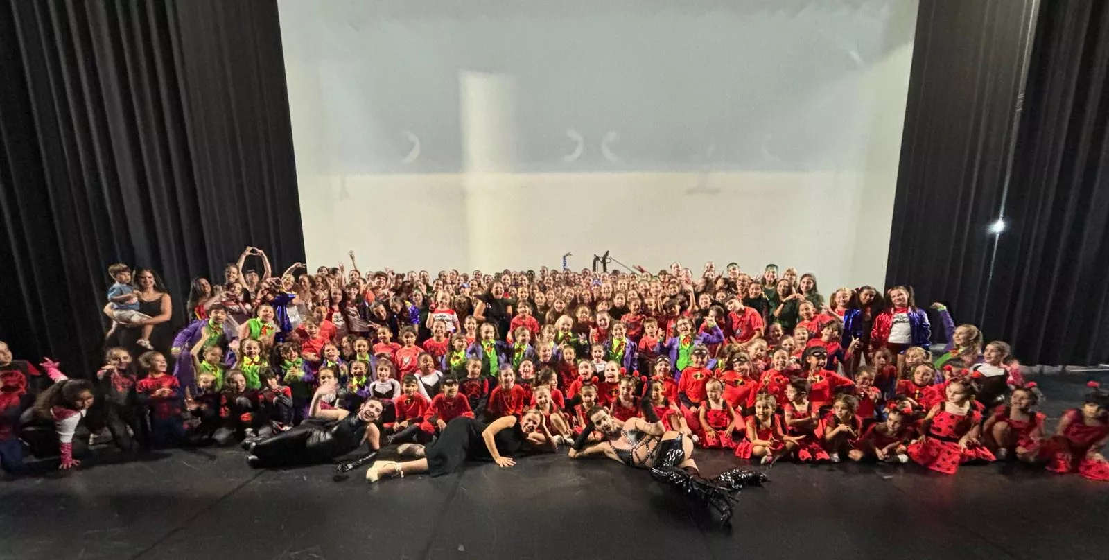 Espectáculo de final de curso 2025 de la Escuela de Danza Elenco. 