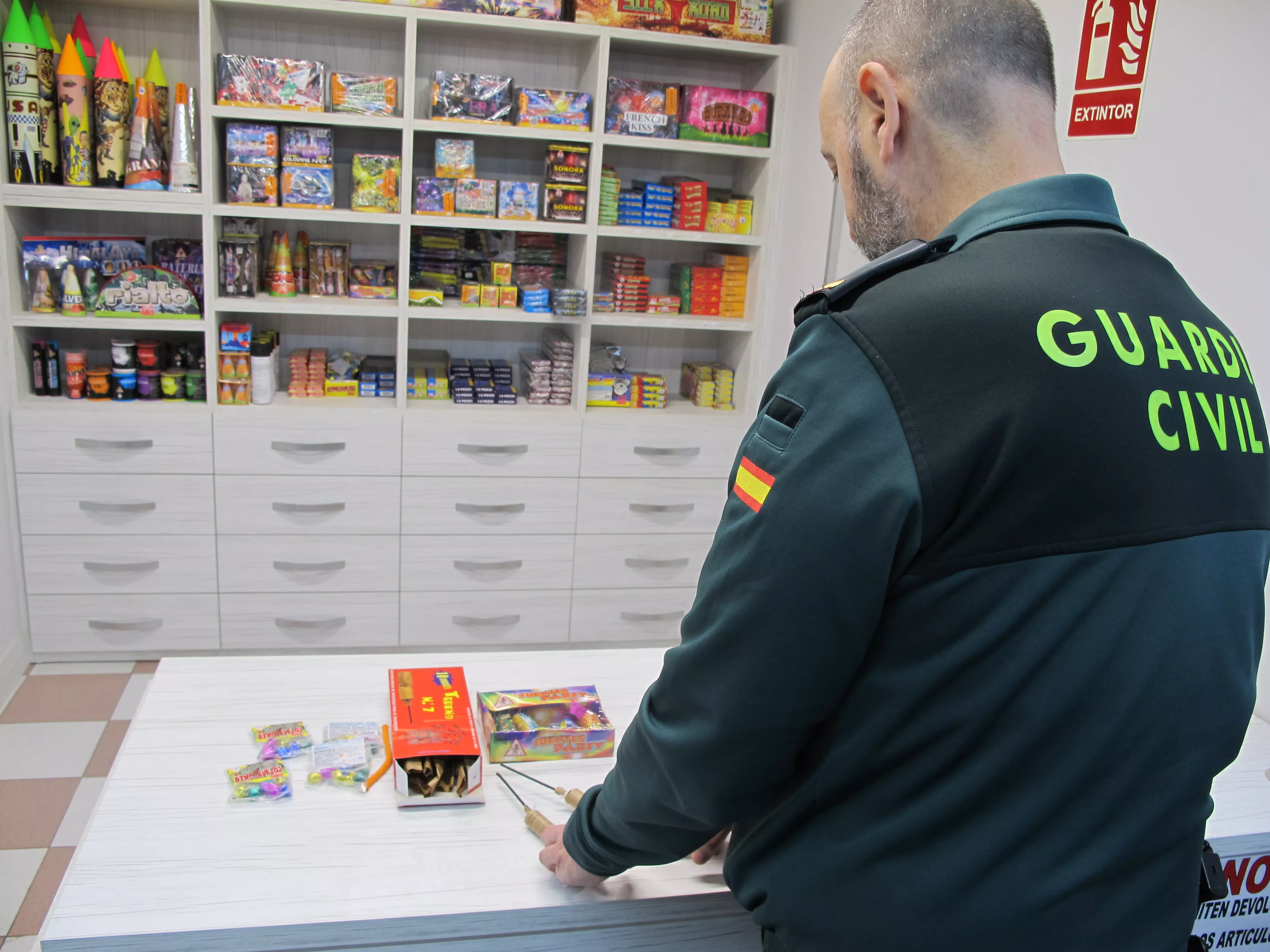 La Guardia Civil de Huesca intensifica los controles sobre el uso y venta de pirotecnia.