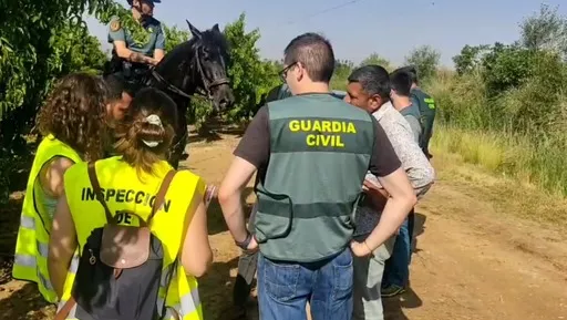 Refuerzo de la Guardia Civil en el Bajo Cinca con unidades a caballo en la campaña frutícola.