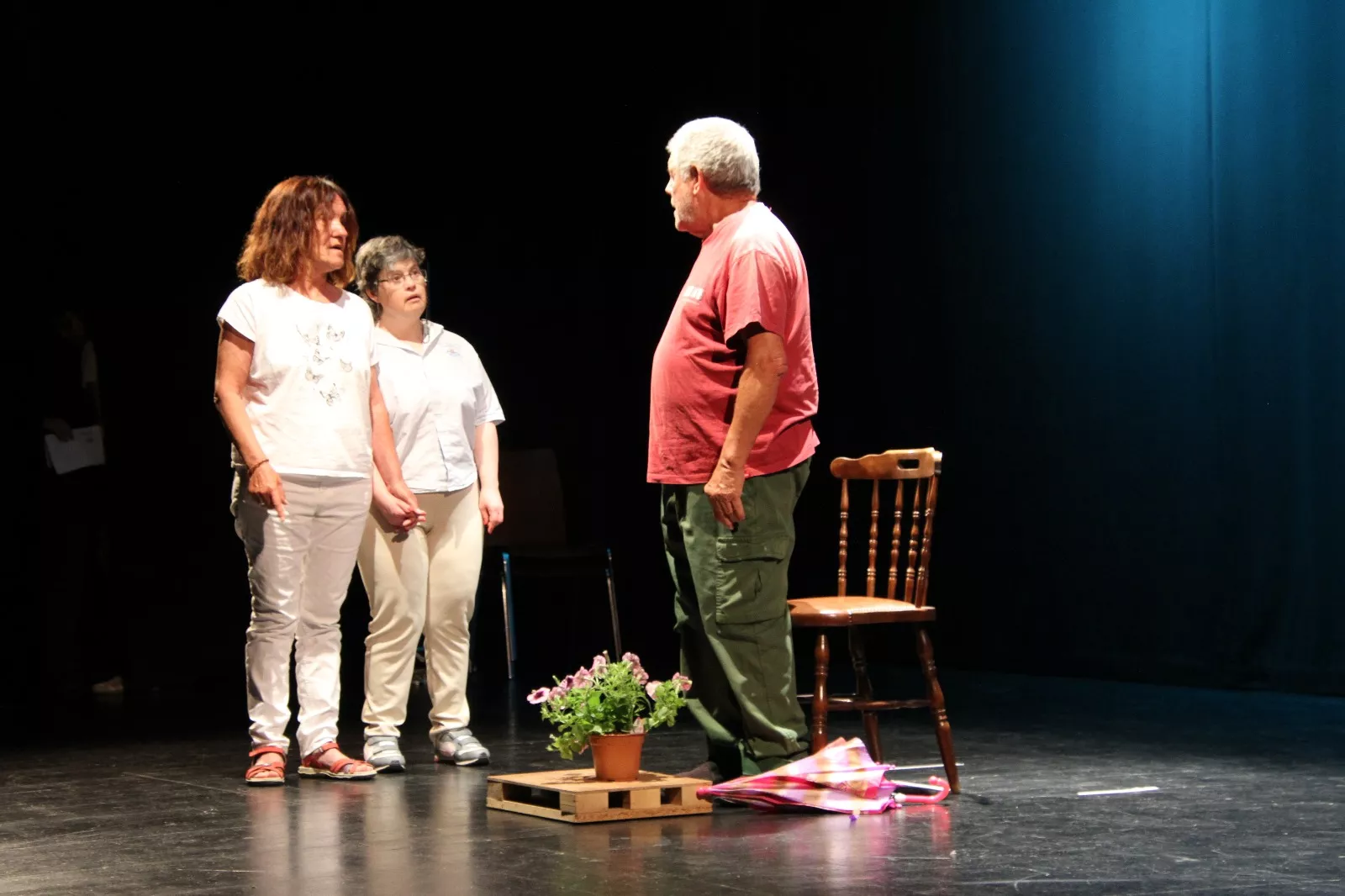 Grupo de Valentia en la Muestra Joven de Teatro y Danza. Foto Carlos Neofato