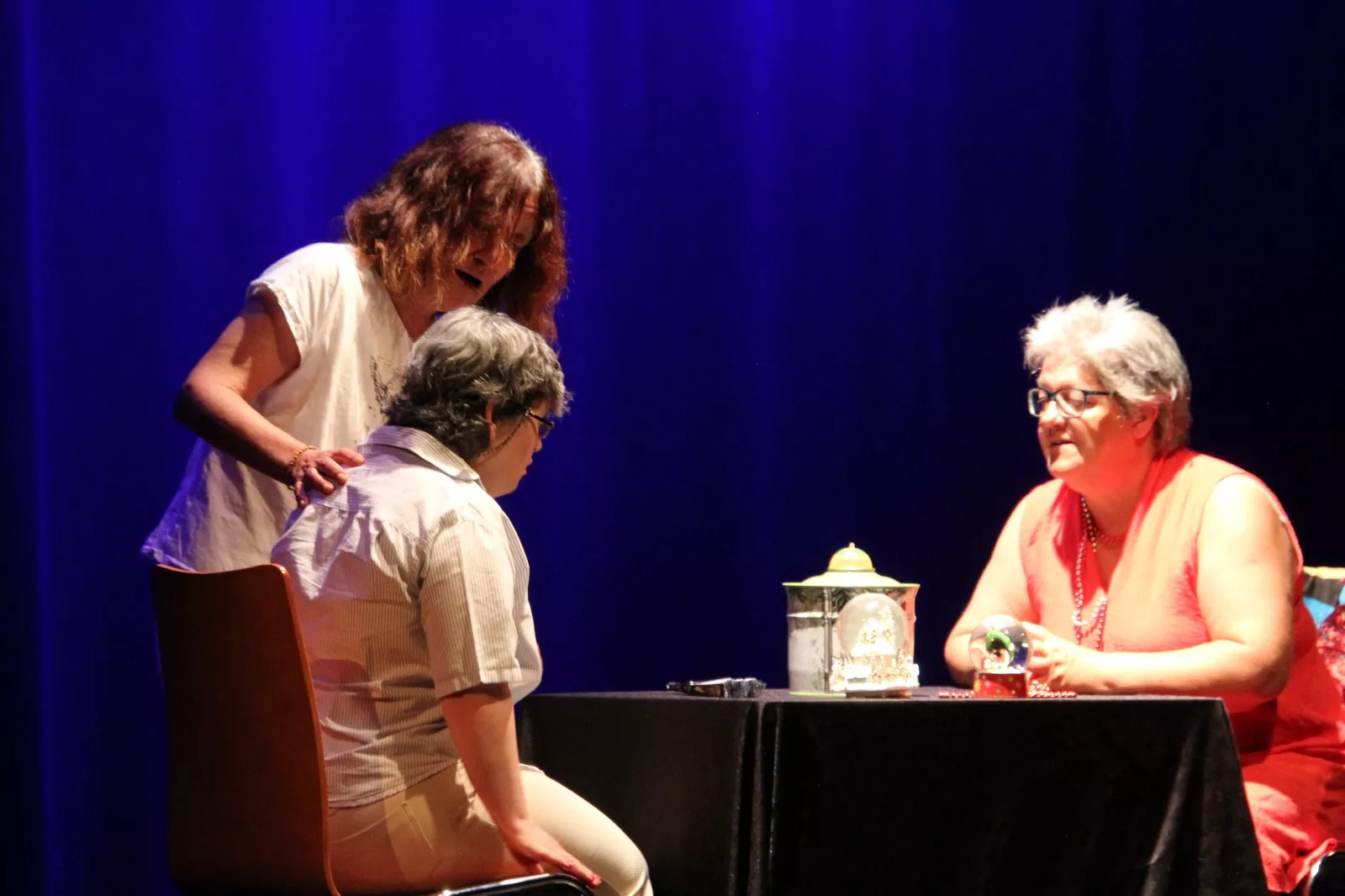 Grupo de Valentia en la Muestra Joven de Teatro y Danza. Foto Carlos Neofato