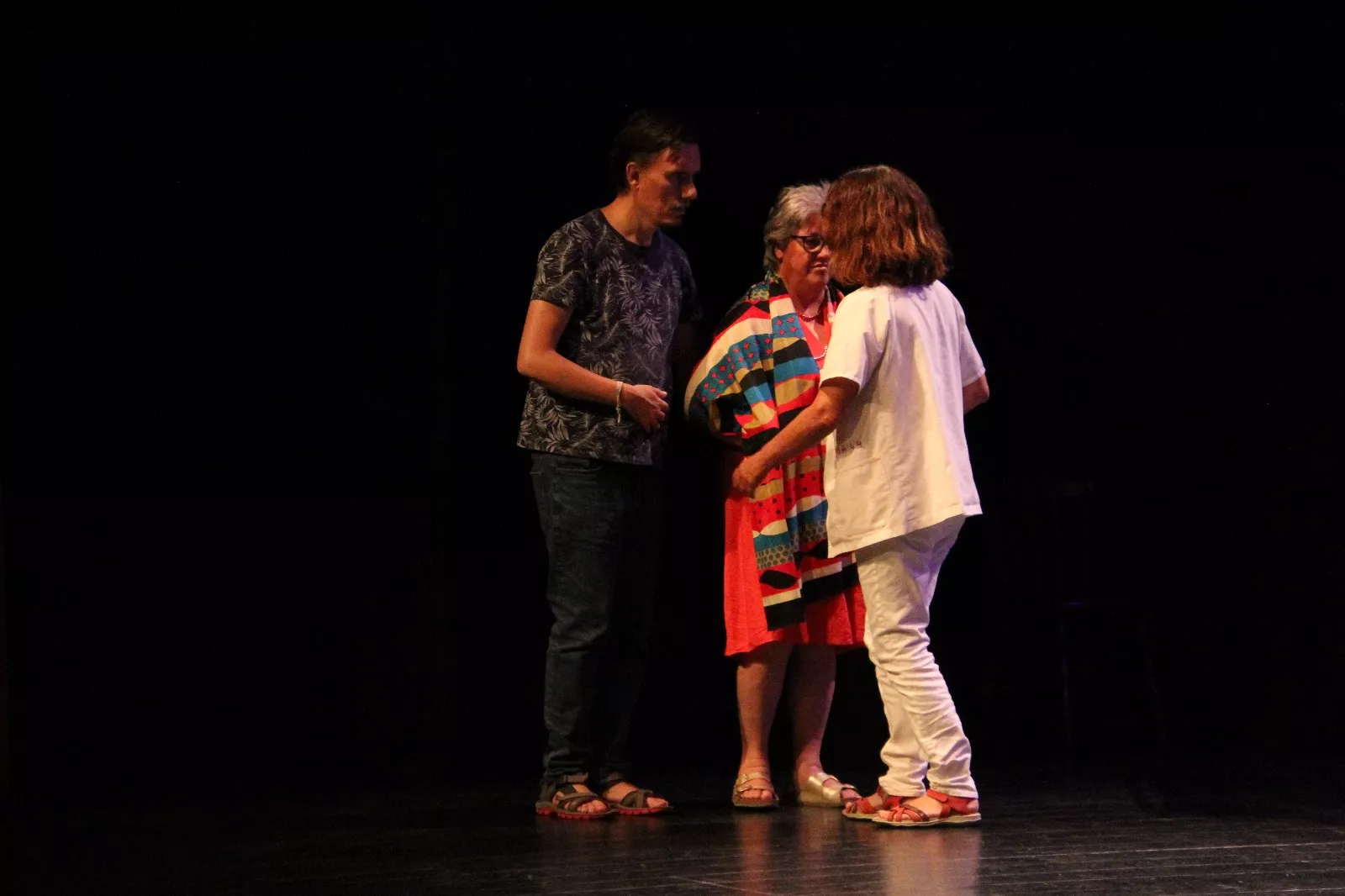 Grupo de Valentia en la Muestra Joven de Teatro y Danza. Foto Carlos Neofato