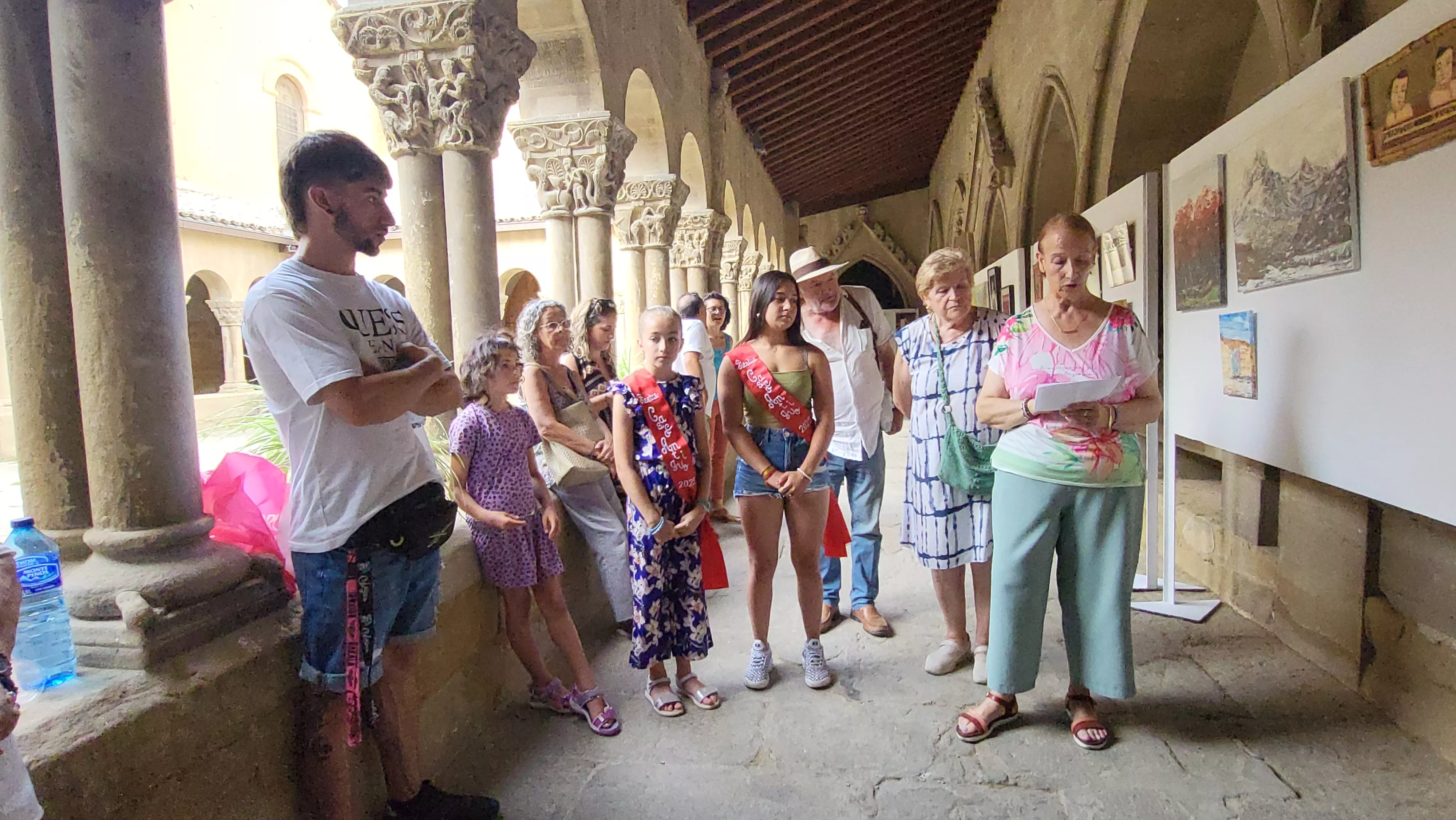 Exposición del grupo Pintores del Casco en los claustros de San Pedro. Foto Mercedes Manterola