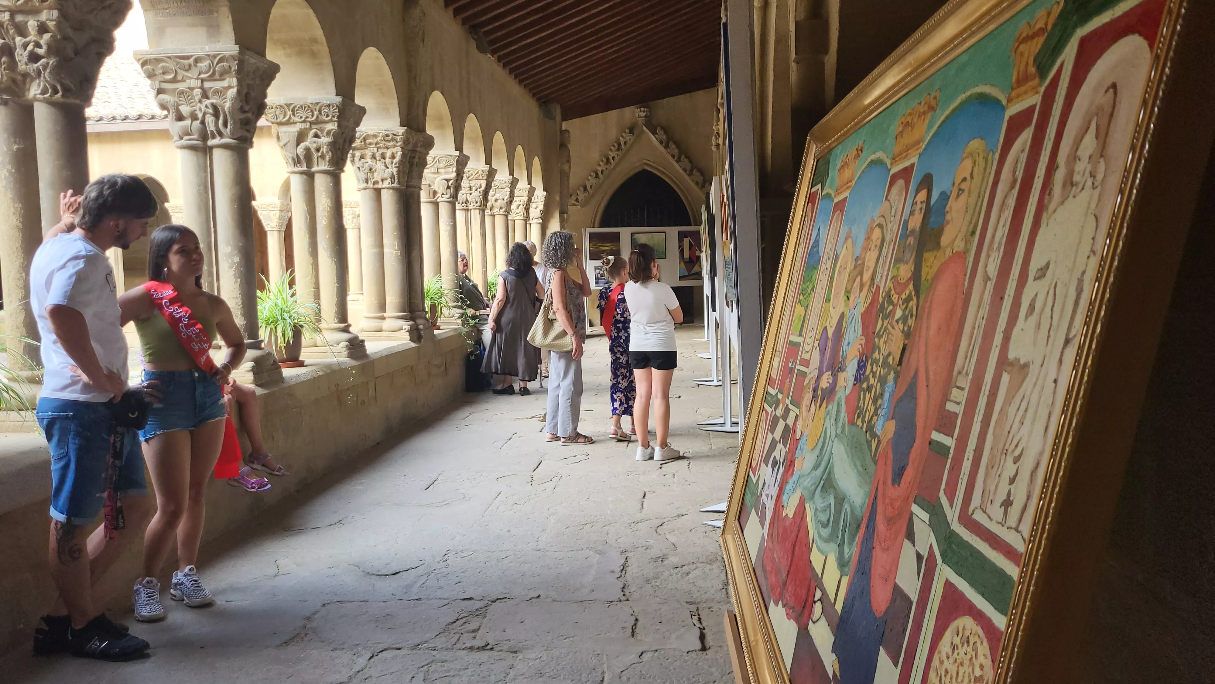 Exposición del grupo Pintores del Casco en los claustros de San Pedro. Foto Mercedes Manterola