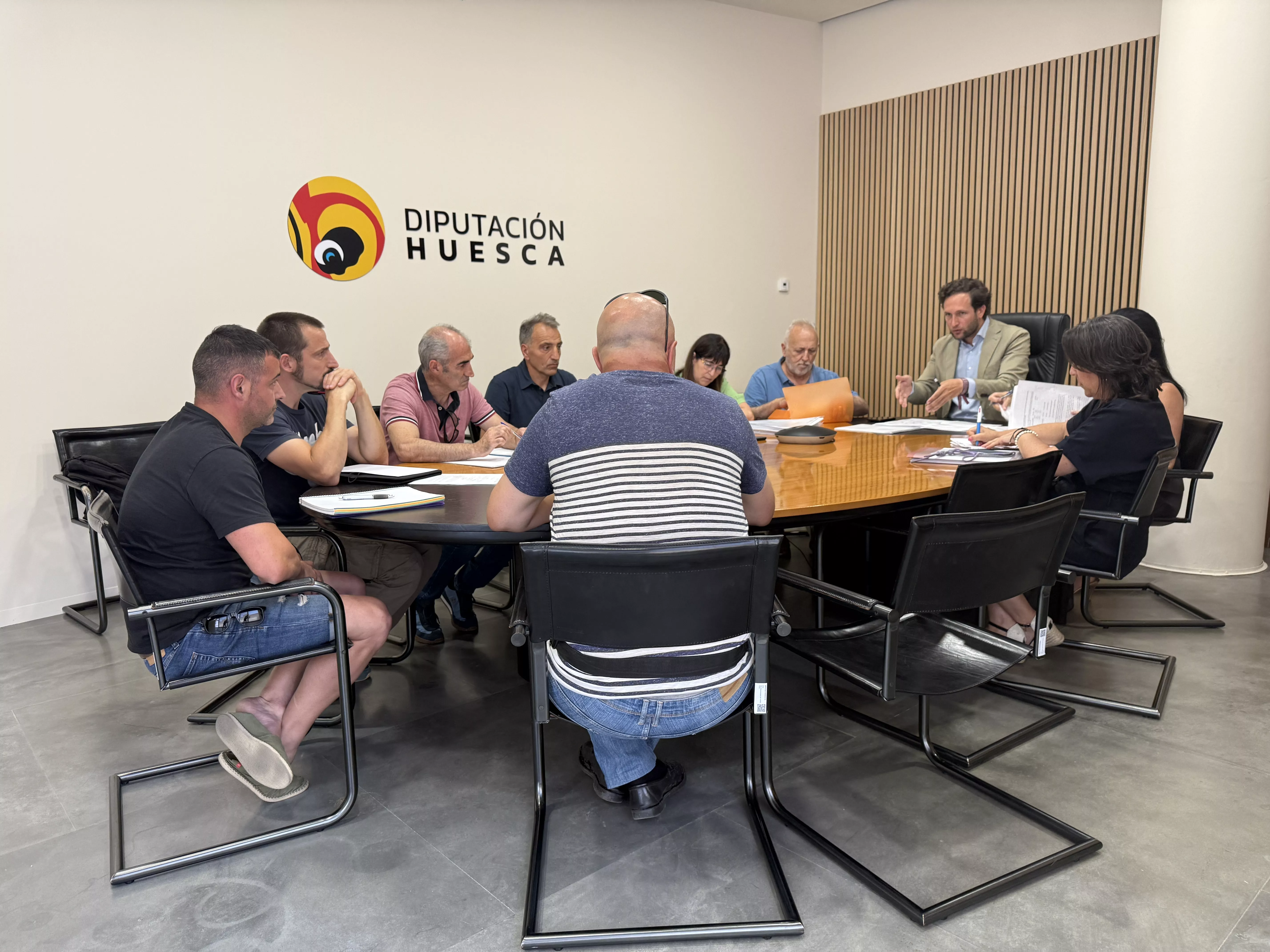 Sindicatos de bomberos con Isaac Claver y miembros del equipo de gobierno de la DPH