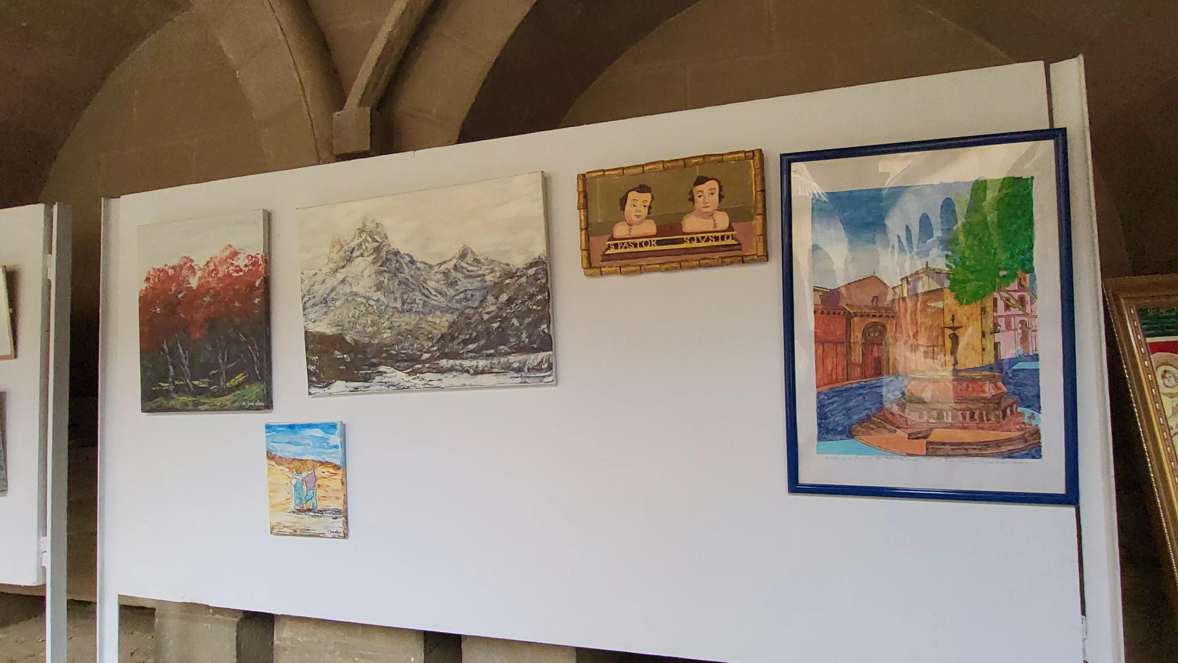 Exposición del grupo Pintores del Casco en los claustros de San Pedro. Foto Mercedes Manterola