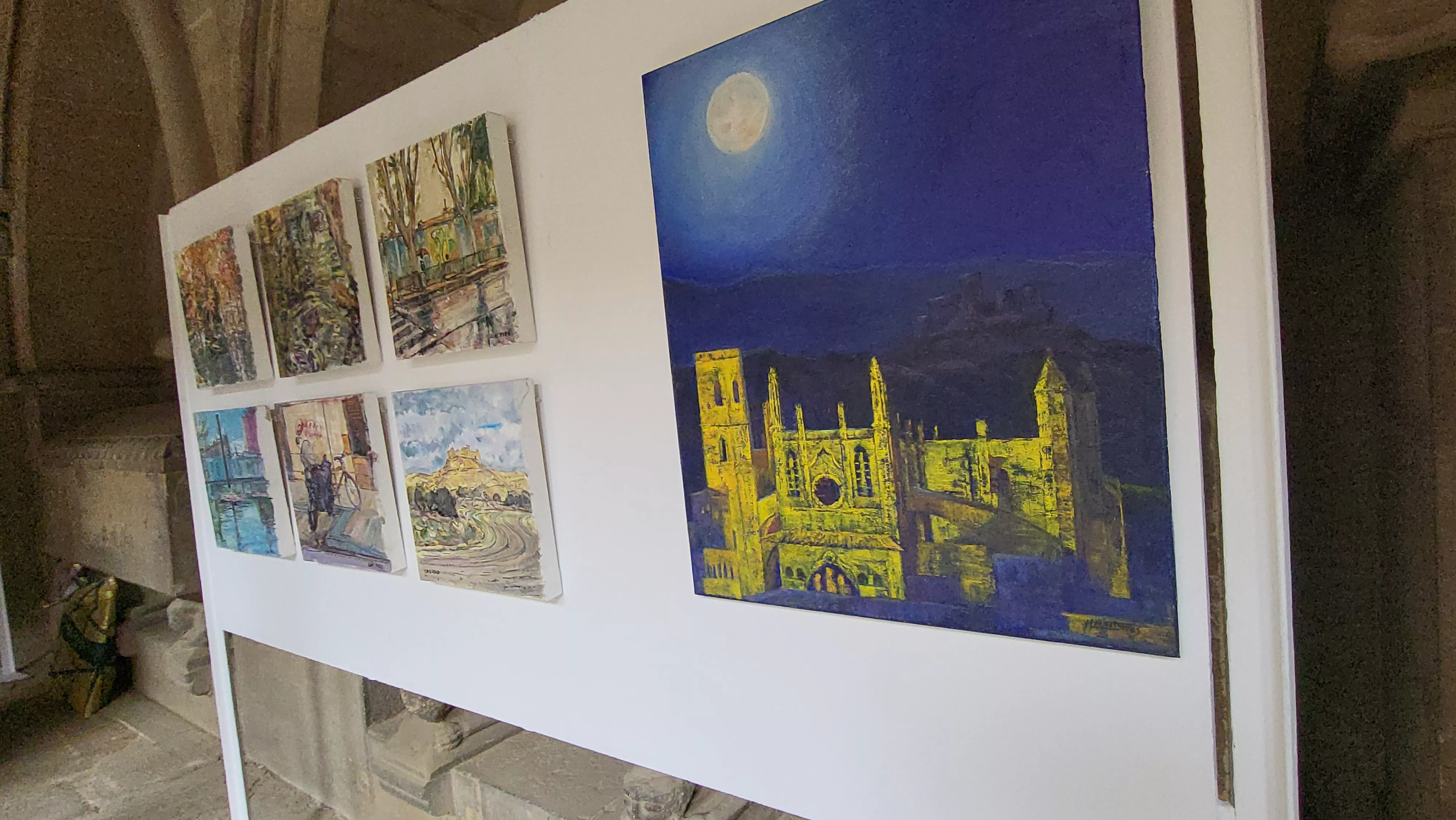 Exposición del grupo Pintores del Casco en los claustros de San Pedro. Foto Mercedes Manterola