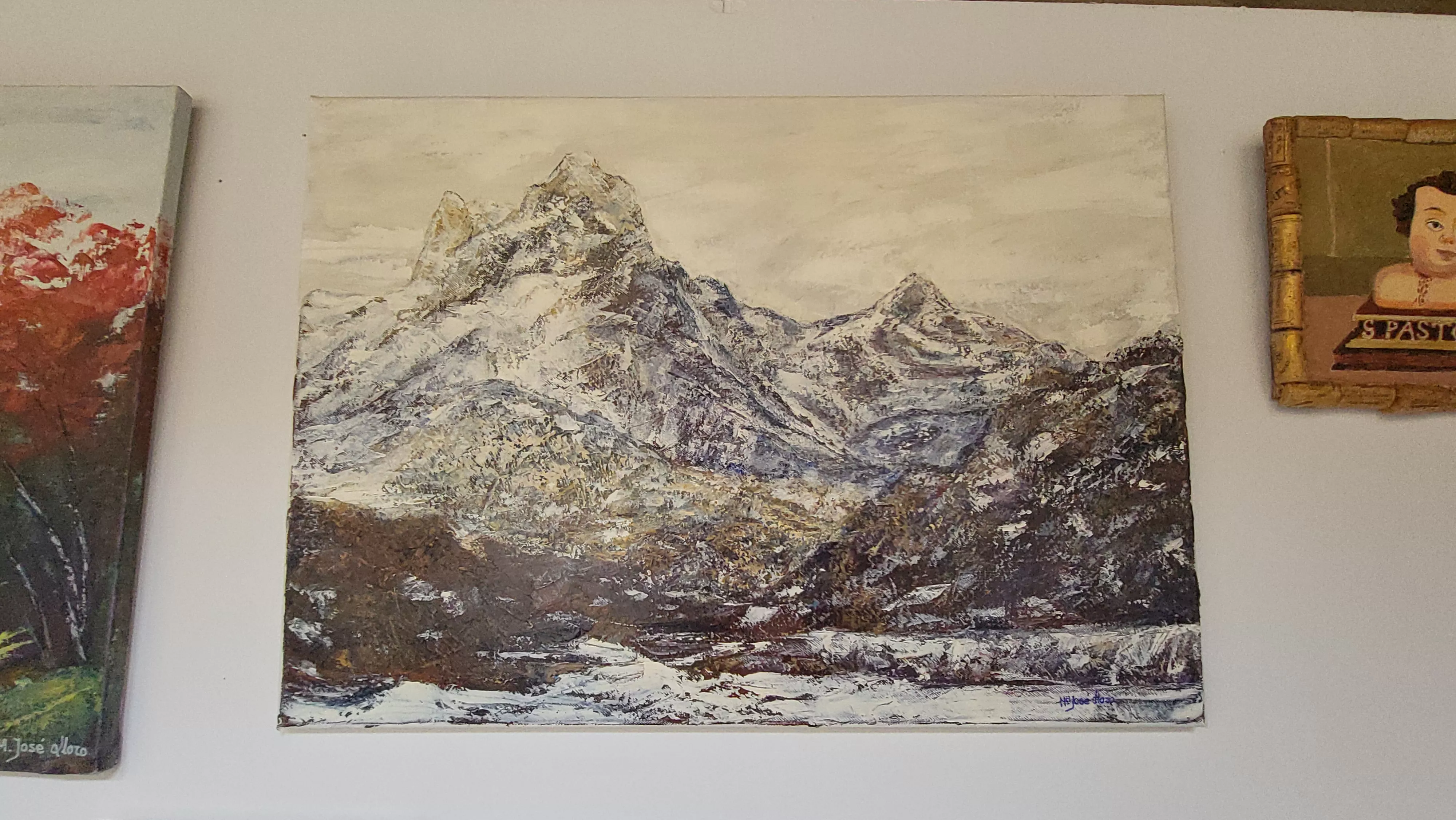 Exposición del grupo Pintores del Casco en los claustros de San Pedro. Foto Mercedes Manterola