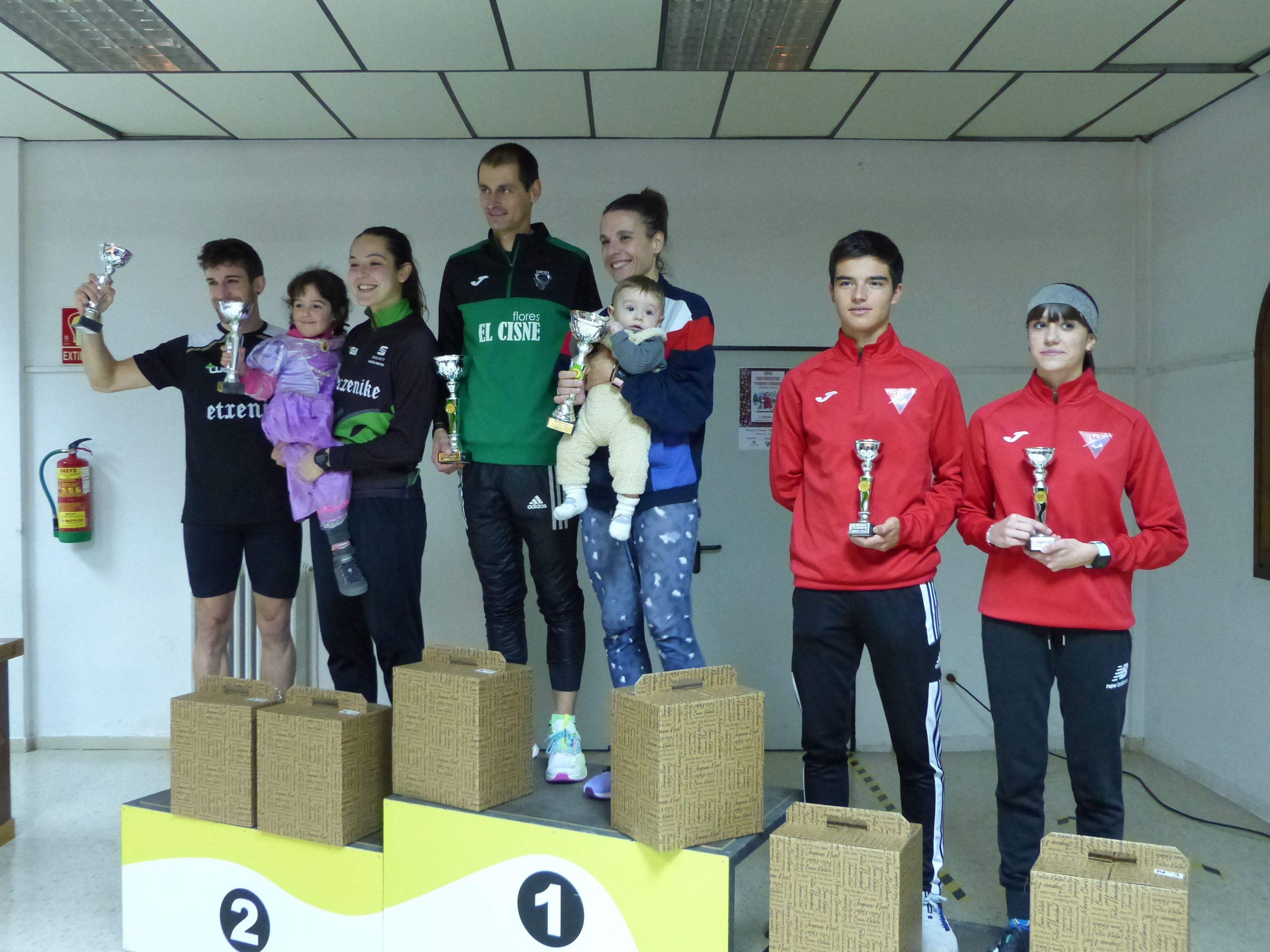 Podio masculino y femenino-