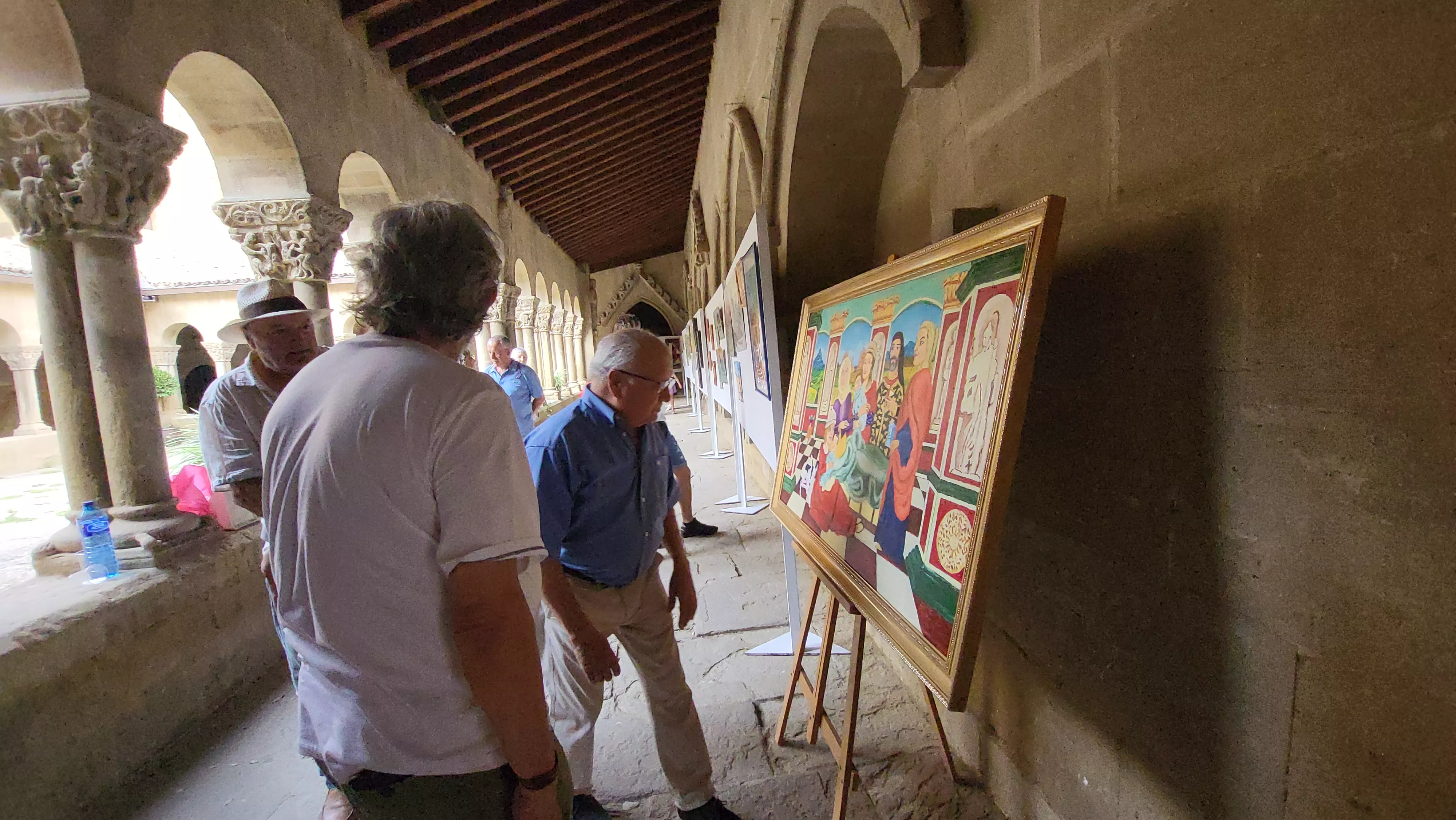 Exposición del grupo Pintores del Casco en los claustros de San Pedro. Foto Mercedes Manterola