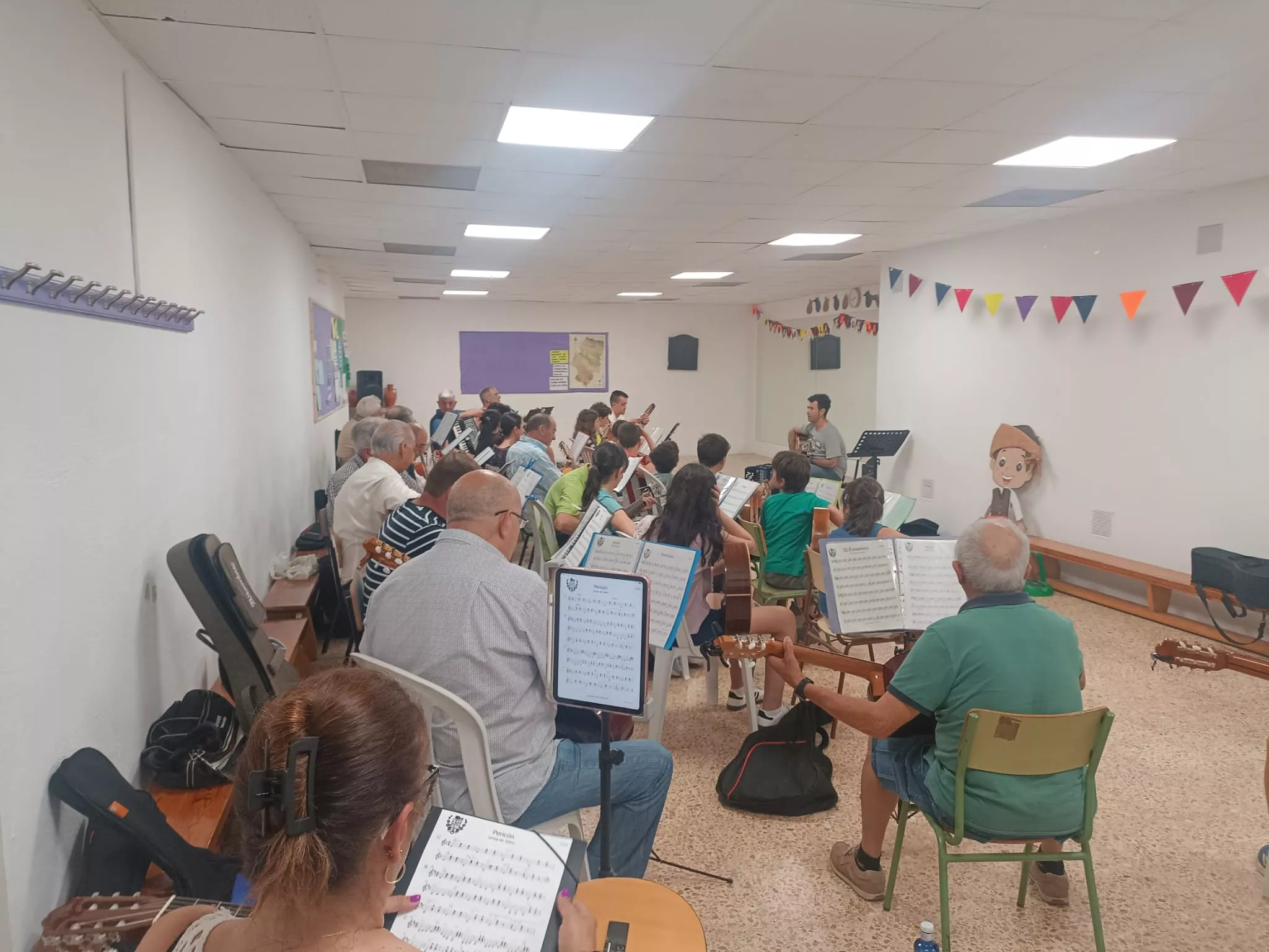Fin de curso de rondalla de la Escuela de Folklore Santa Cecilia.