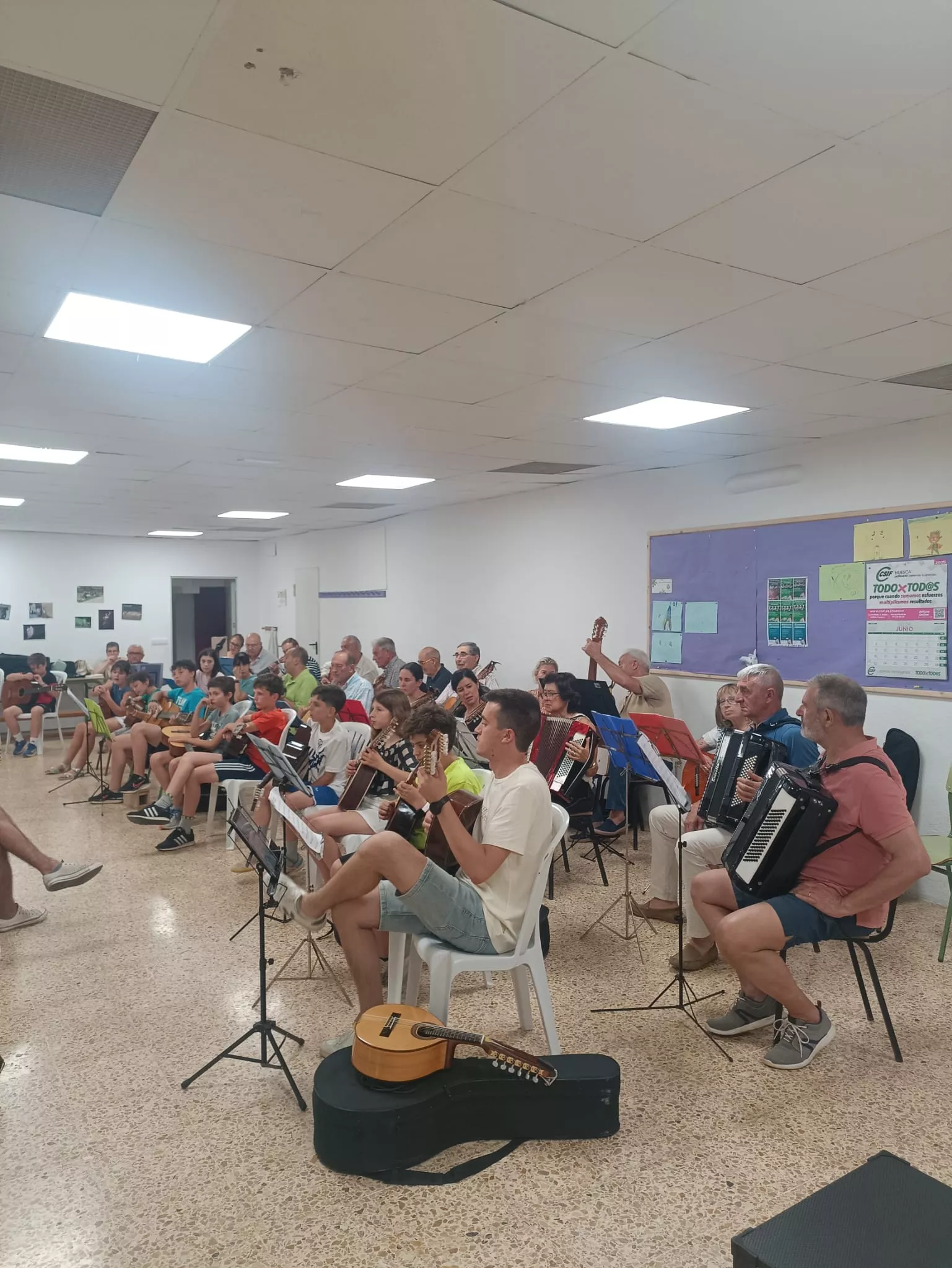 Fin de curso de rondalla de la Escuela de Folklore Santa Cecilia.