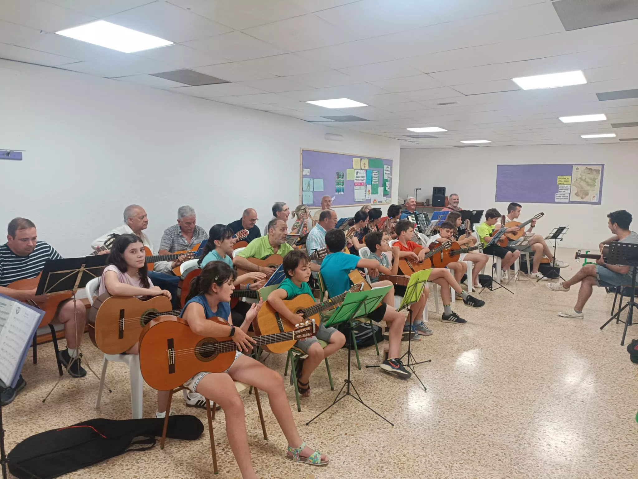 Fin de curso de rondalla de la Escuela de Folklore Santa Cecilia.