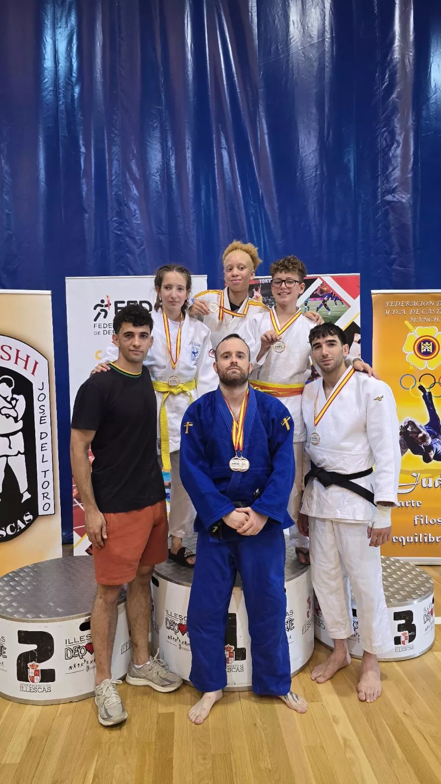 Aminata Coulibaly, en lo más alto del podio.