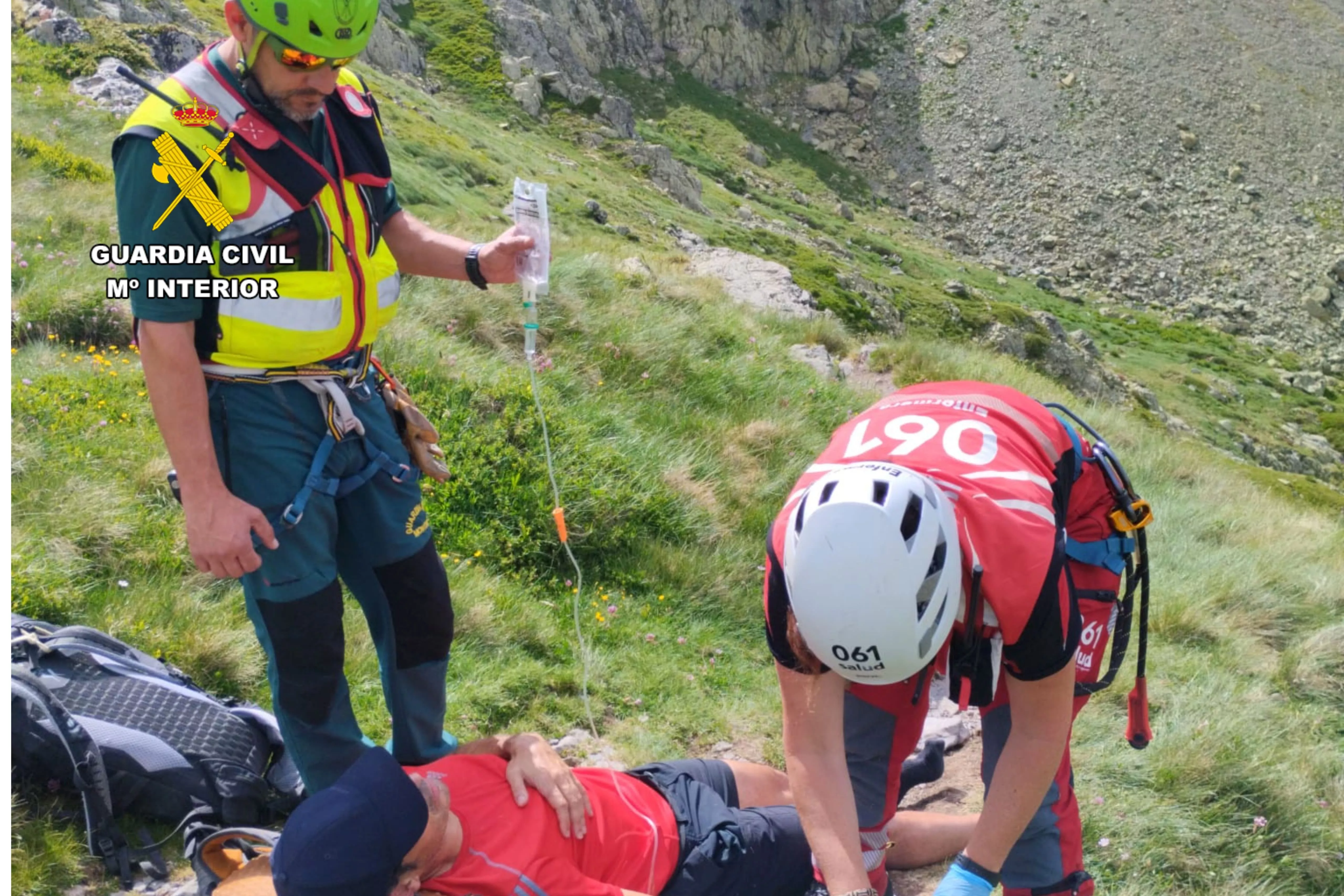 Rescatado un senderista navarro por un golpe de calor y deshidratación en los ibones de Anayet. Rescatado un senderista navarro por un golpe de calor y deshidratación en los ibones de Anayet.