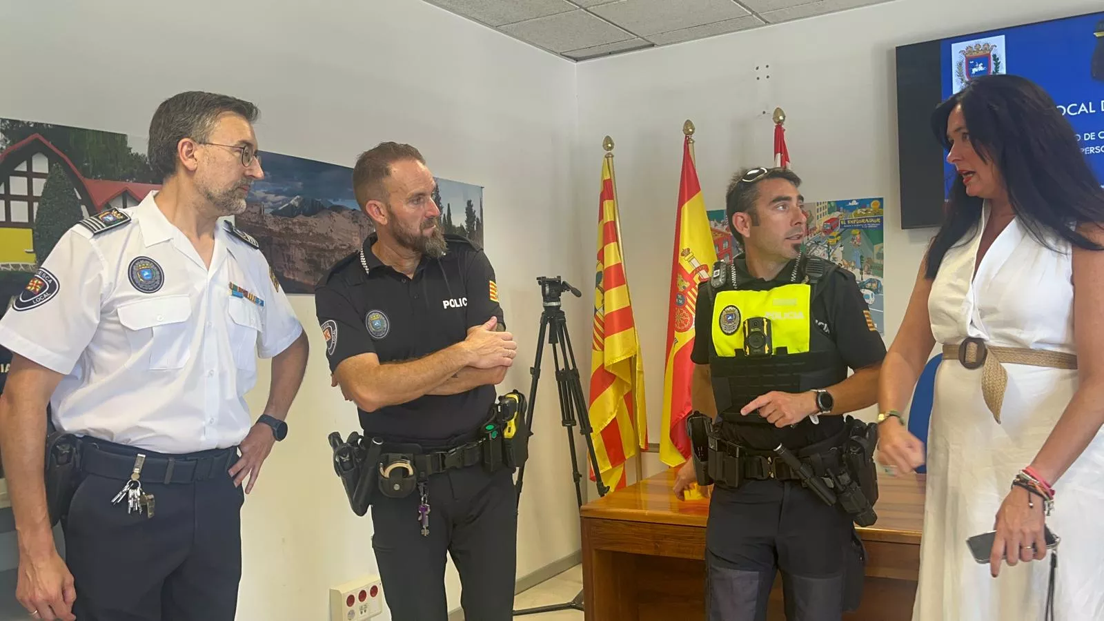 Presentación de las pistolas táser de la Policía Local de Huesca. Foto Mercedes Manterola