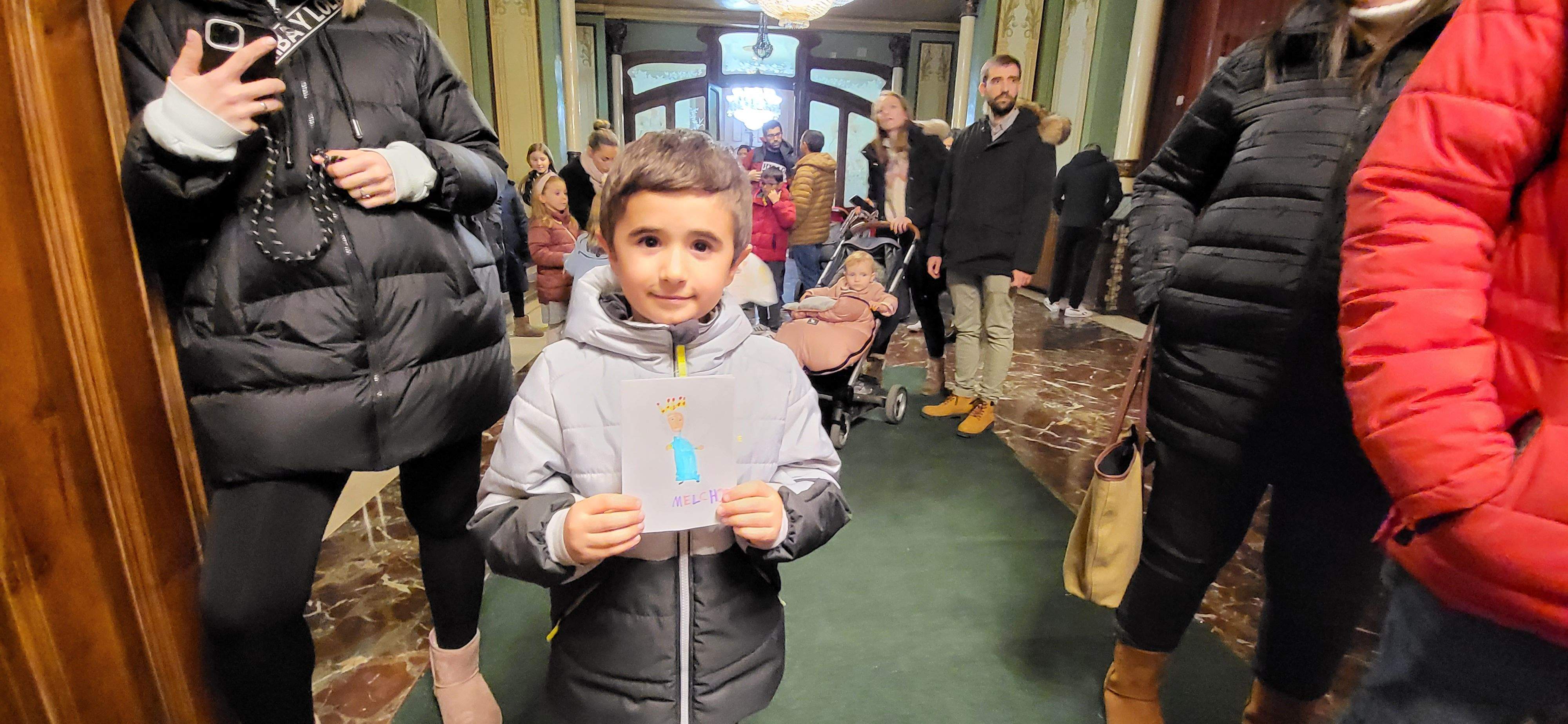 Los pajes reales reciben las cartas de los niños y niñas oscenses.