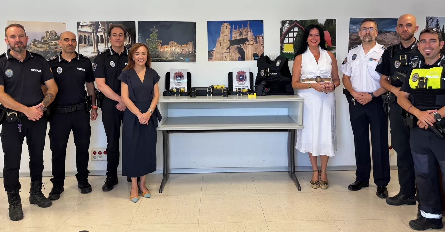 Presentación de las pistolas táser de la Policía Local de Huesca.