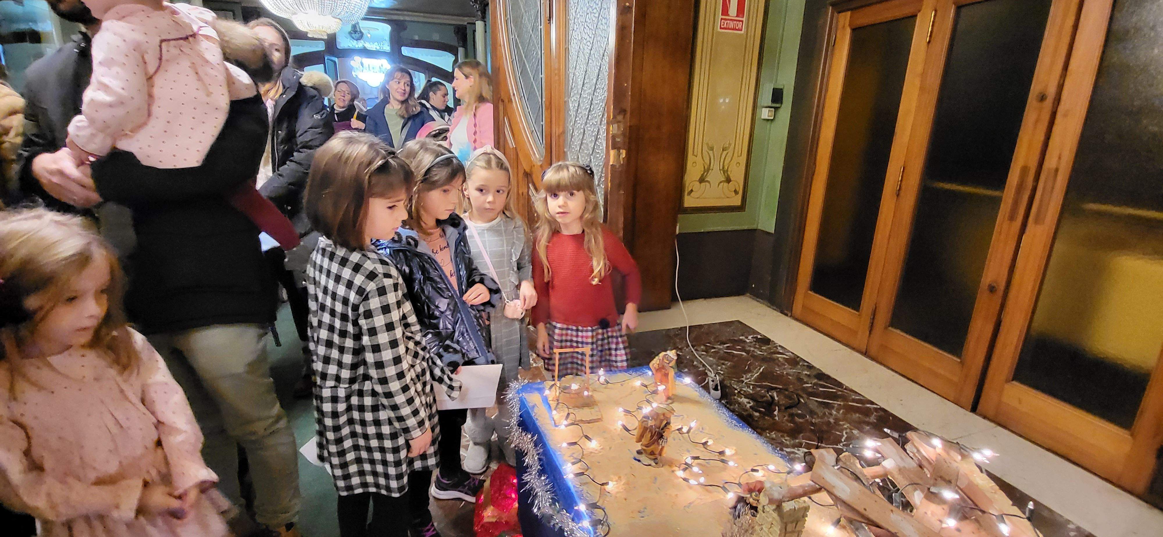 Los pajes reales reciben las cartas de los niños y niñas oscenses.