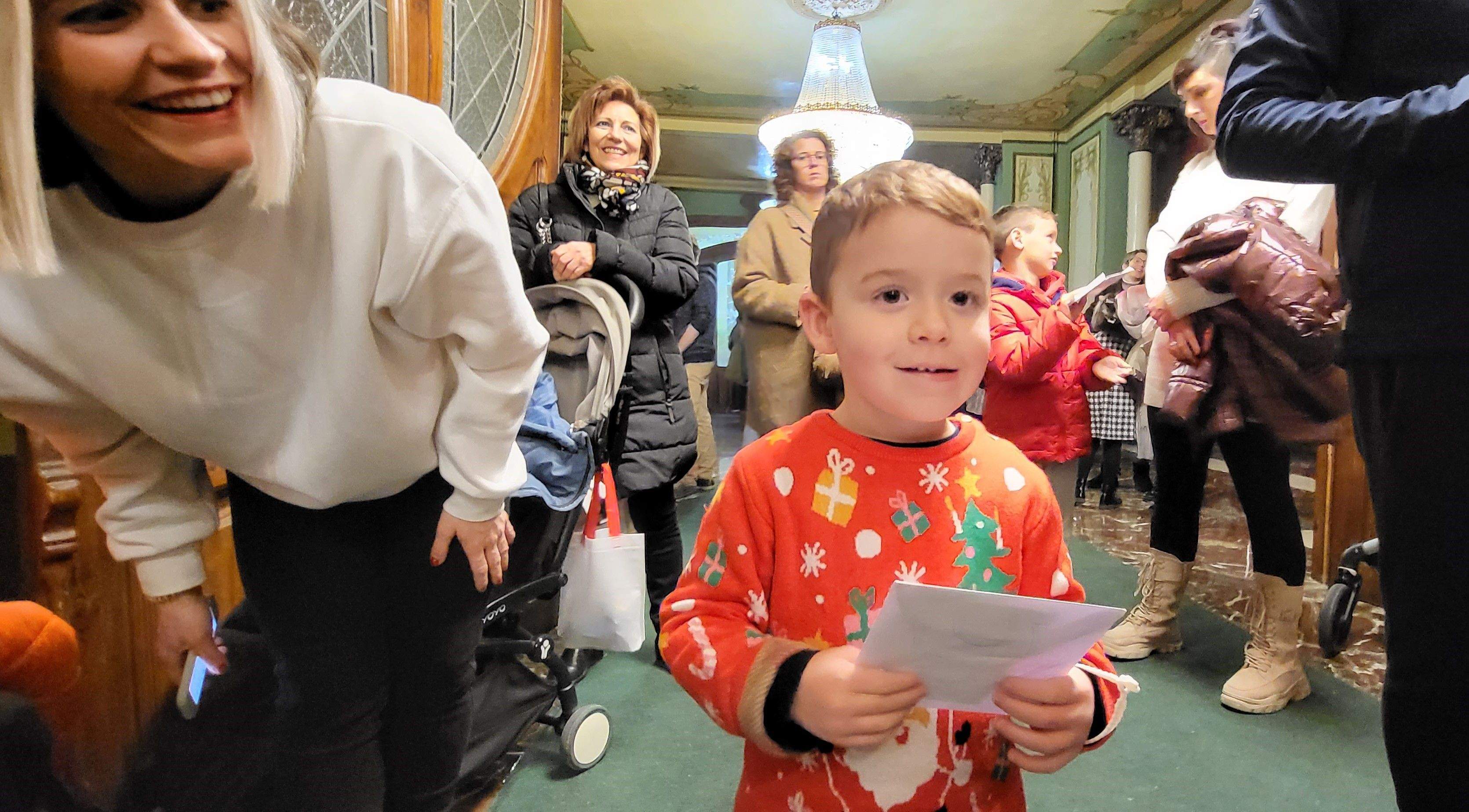 Los pajes reales reciben las cartas de los niños y niñas oscenses.