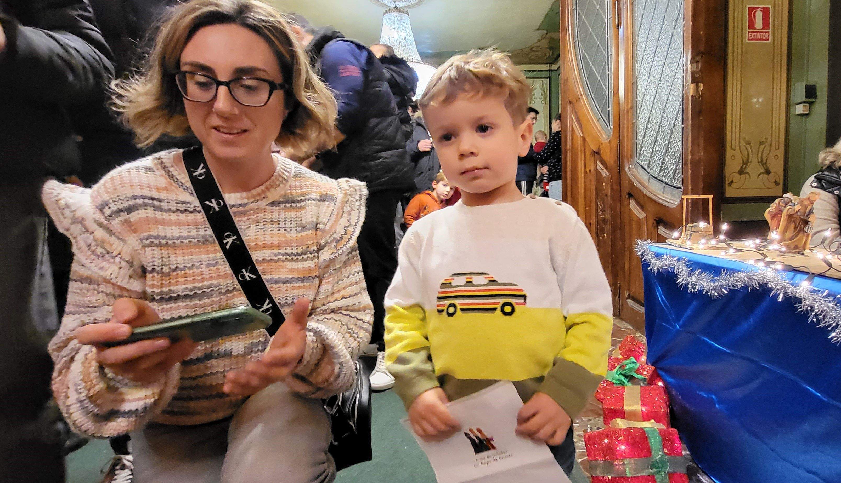 Los pajes reales reciben las cartas de los niños y niñas oscenses.