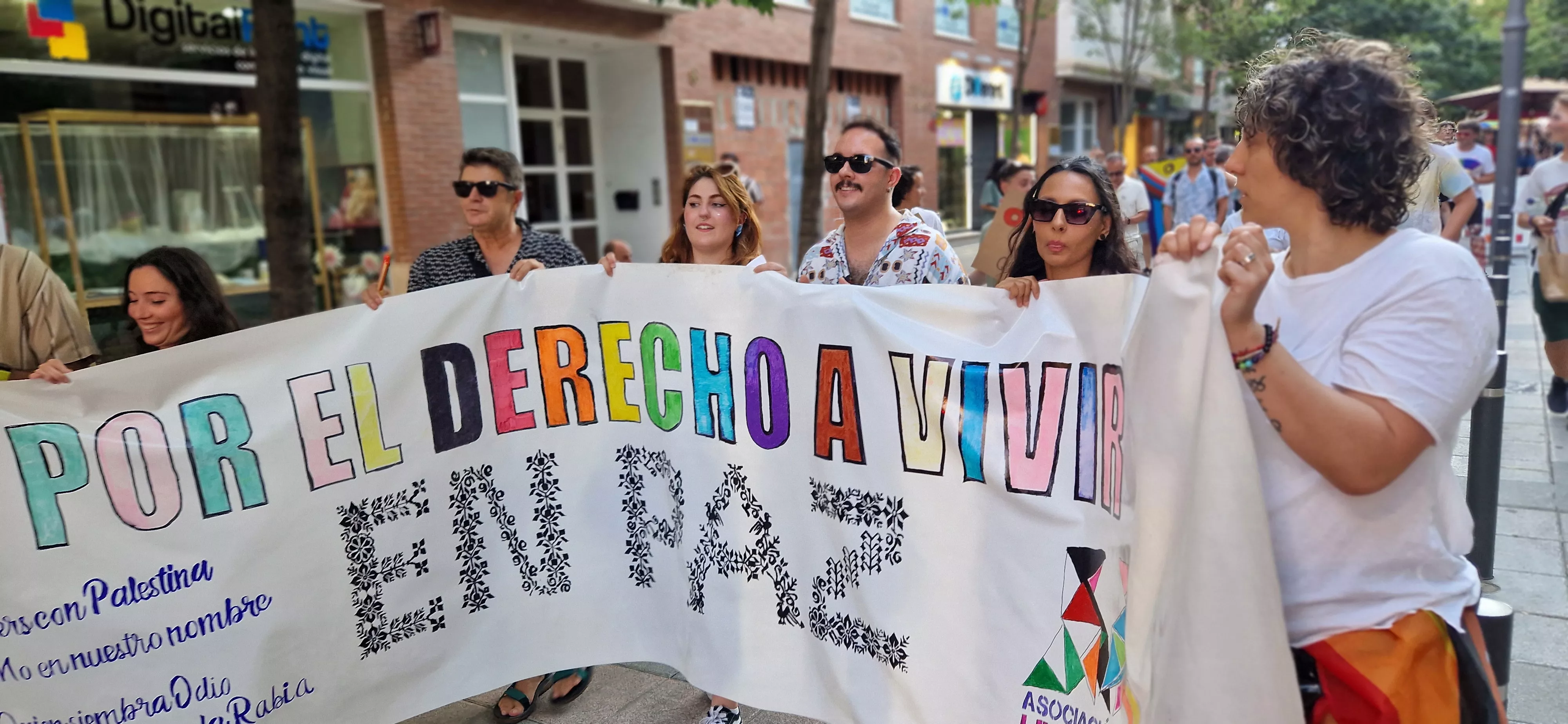 Día del Orgullo LGTBIQA+ en Huesca. Foto Myriam Martínez