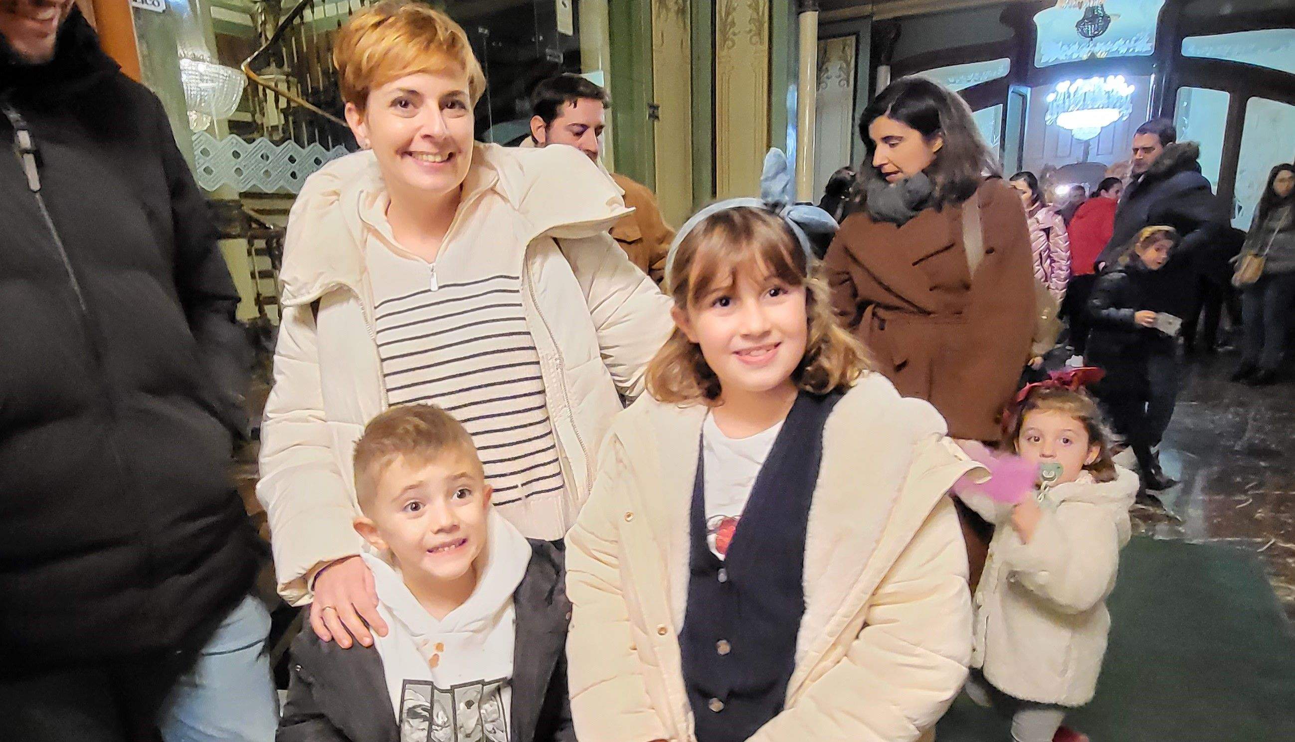 Los pajes reales reciben las cartas de los niños y niñas oscenses.