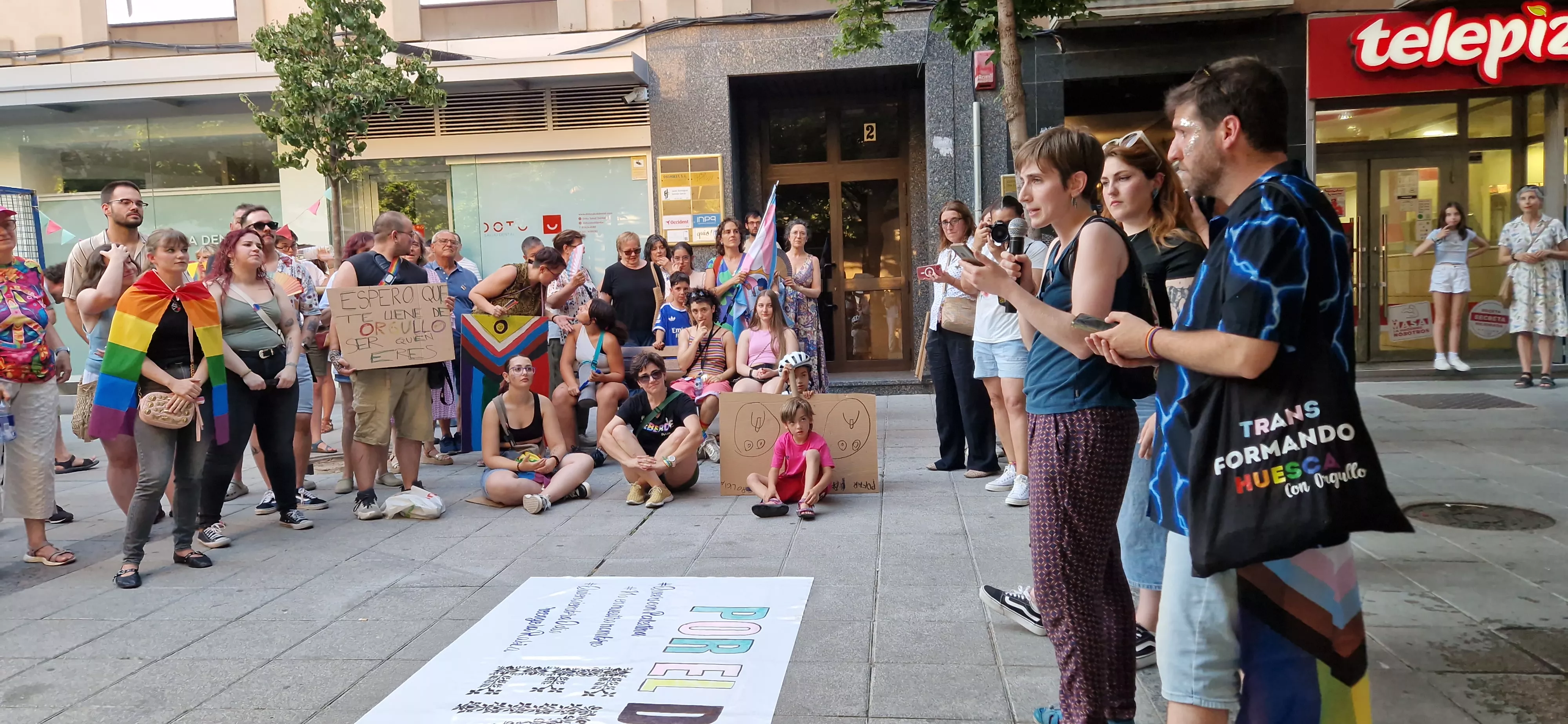 Día del Orgullo LGTBIQA+ en Huesca. Foto Myriam Martínez