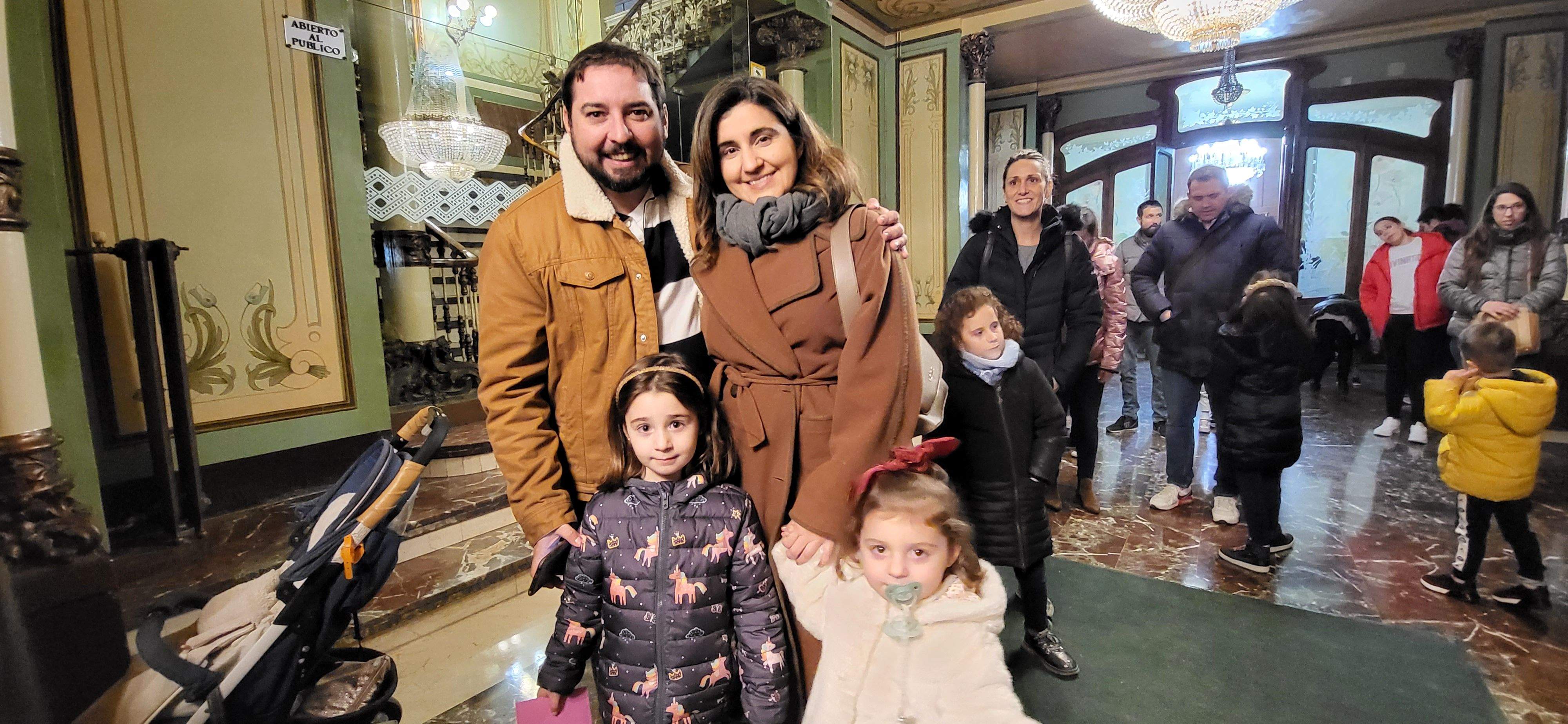 Los pajes reales reciben las cartas de los niños y niñas oscenses.