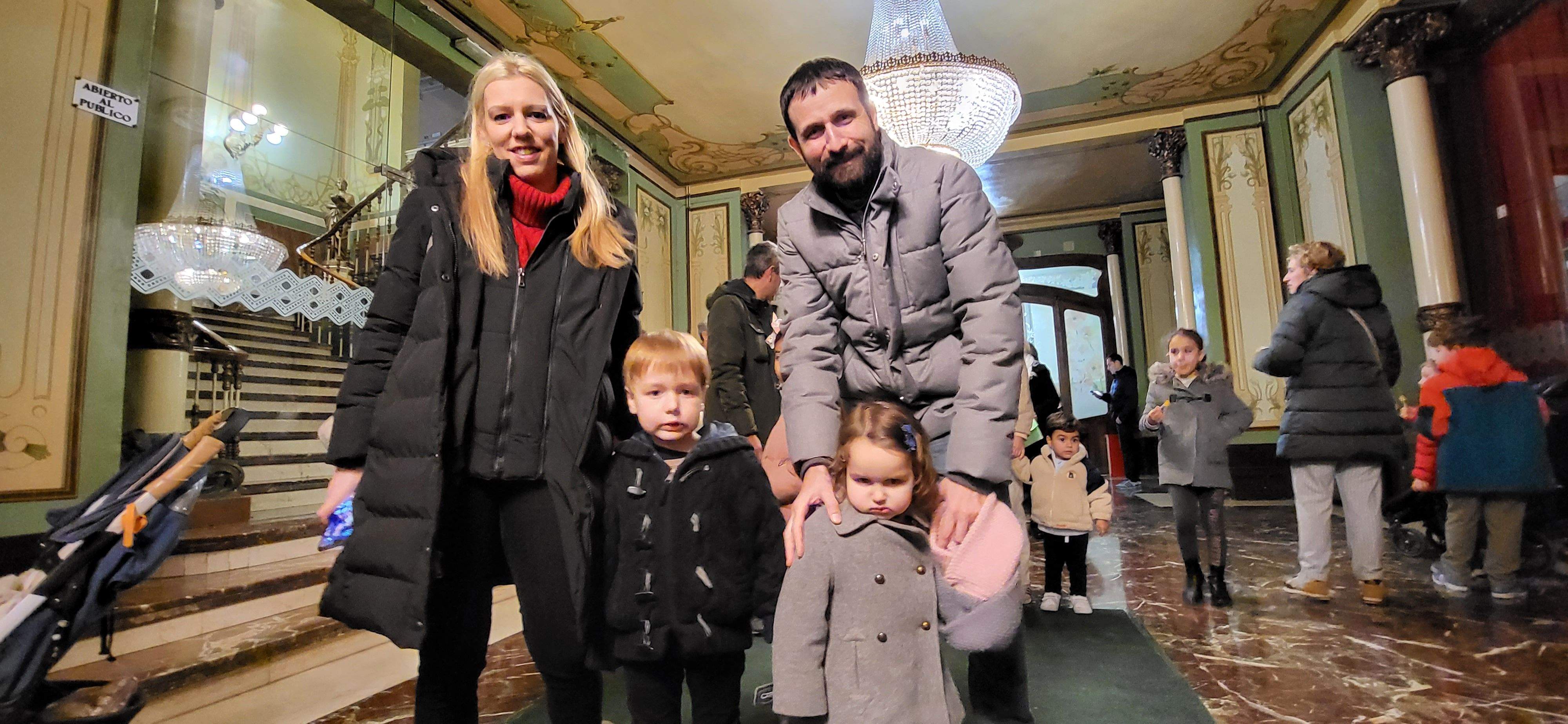 Los pajes reales reciben las cartas de los niños y niñas oscenses.