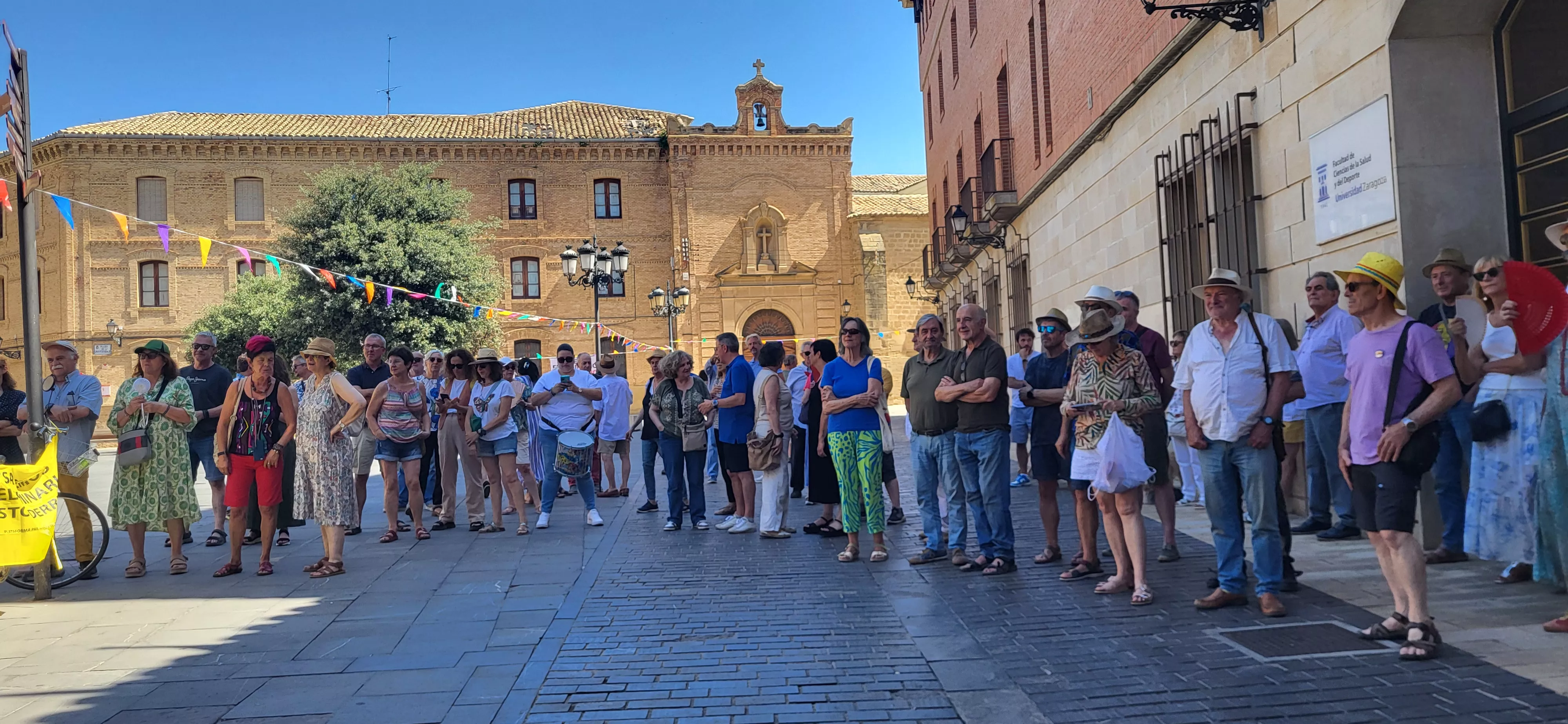 Cuarto abrazo al Seminario de Huesca. Foto Mercedes Manterola