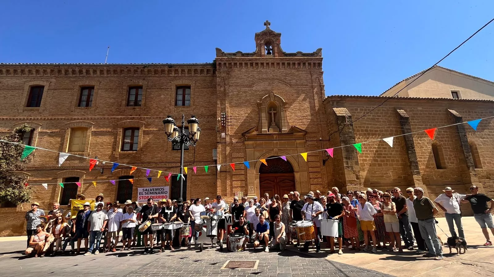 Cuarto abrazo al Seminario de Huesca. Foto Mercedes Manterola