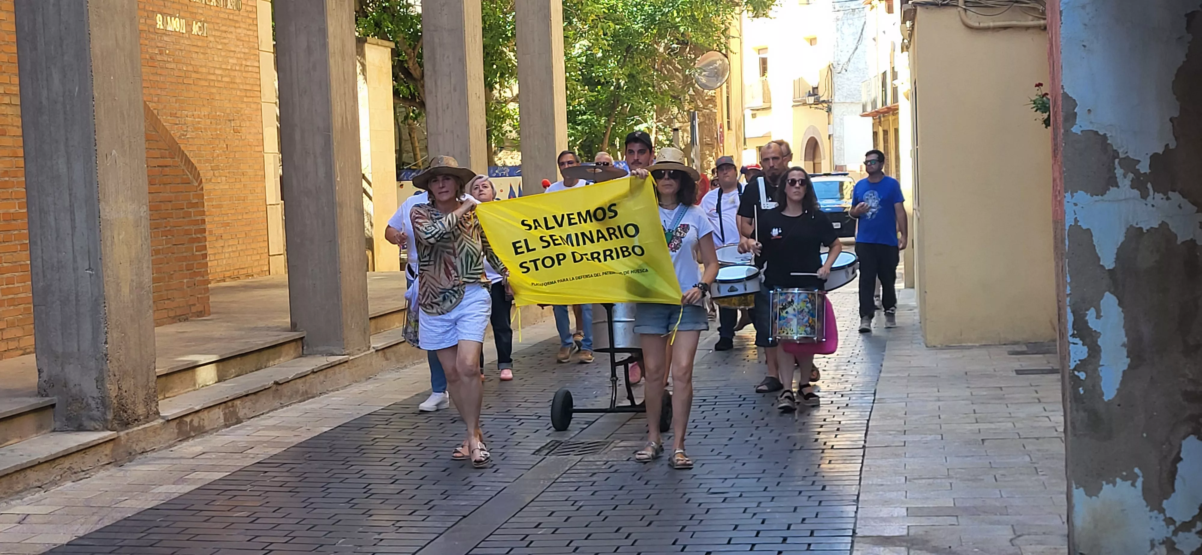 Cuarto abrazo al Seminario de Huesca. Foto Mercedes Manterola