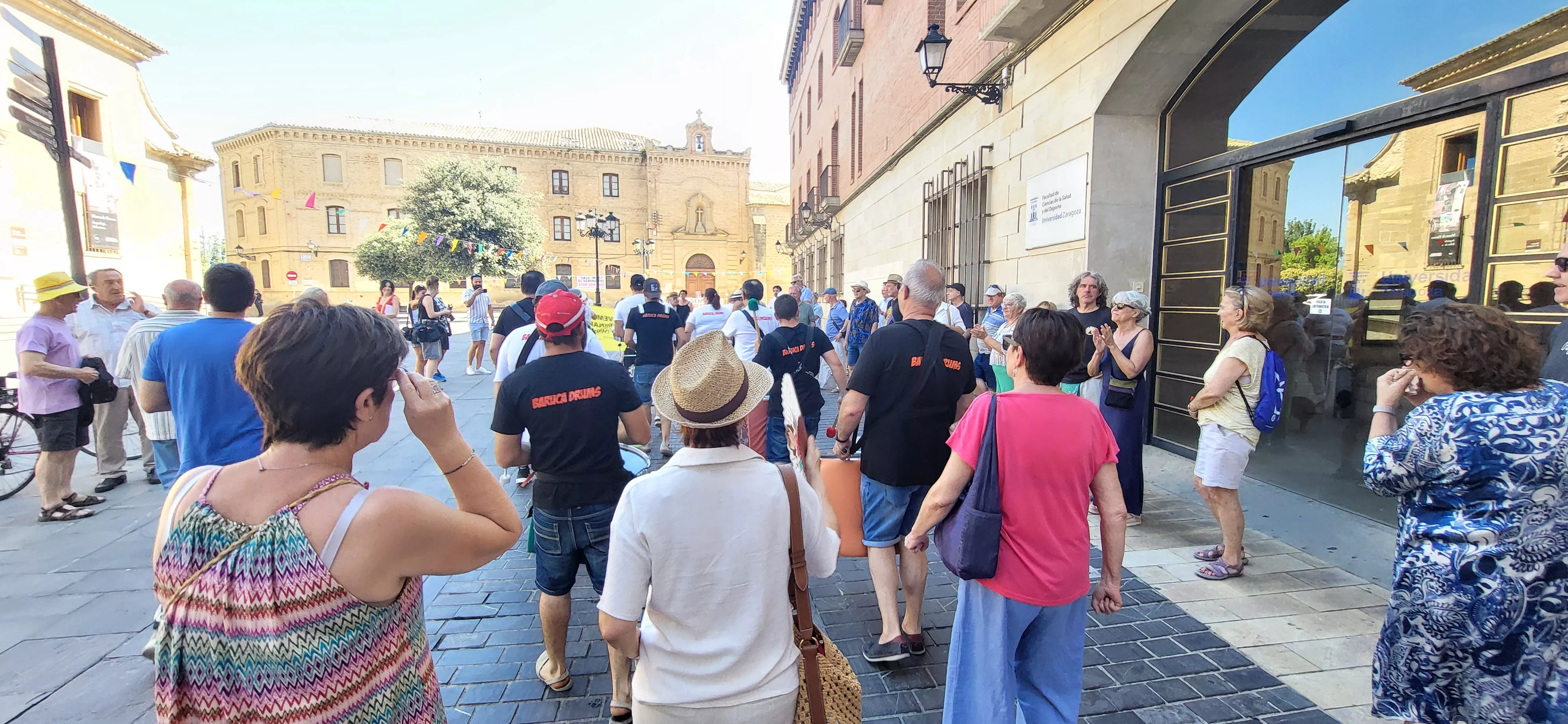 Cuarto abrazo al Seminario de Huesca. Foto Mercedes Manterola