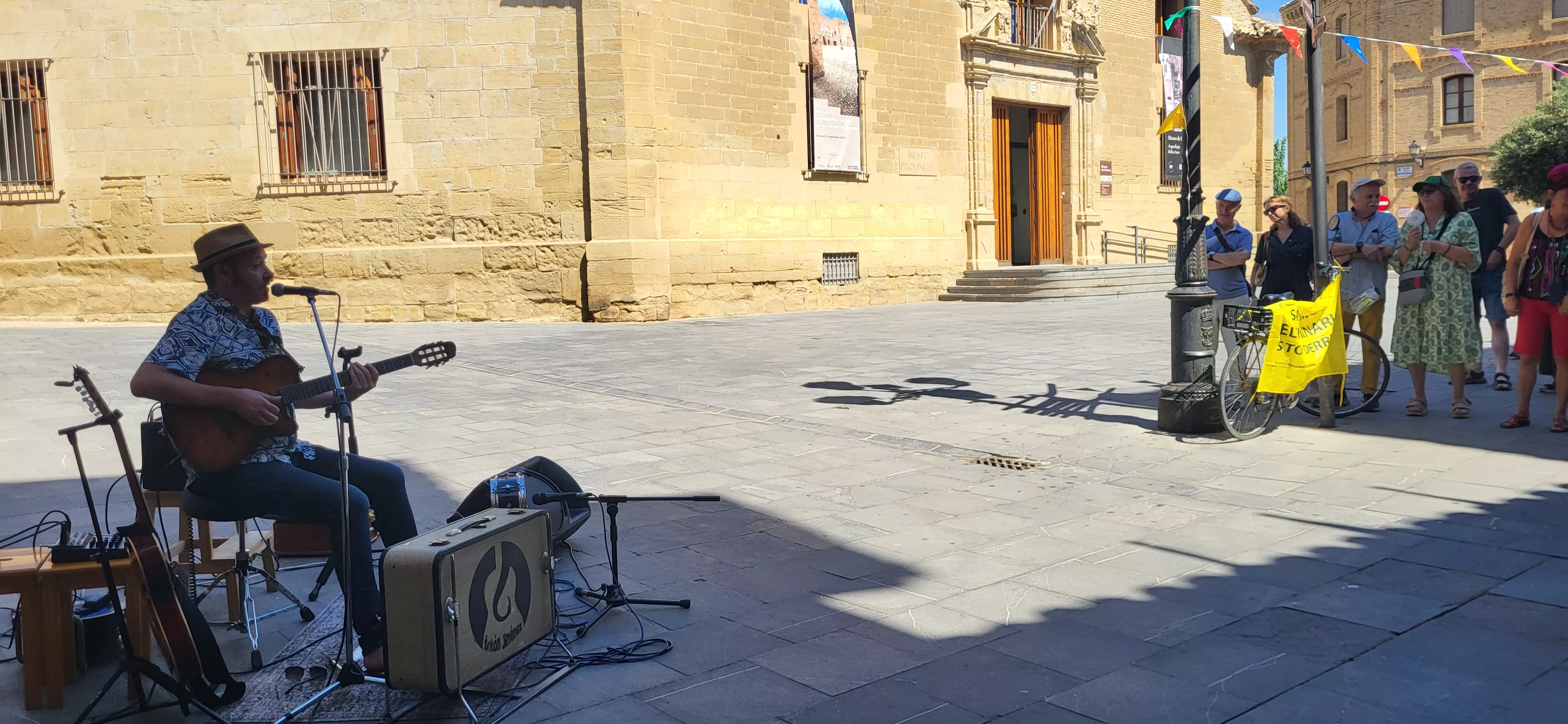 Cuarto abrazo al Seminario de Huesca. Foto Mercedes Manterola