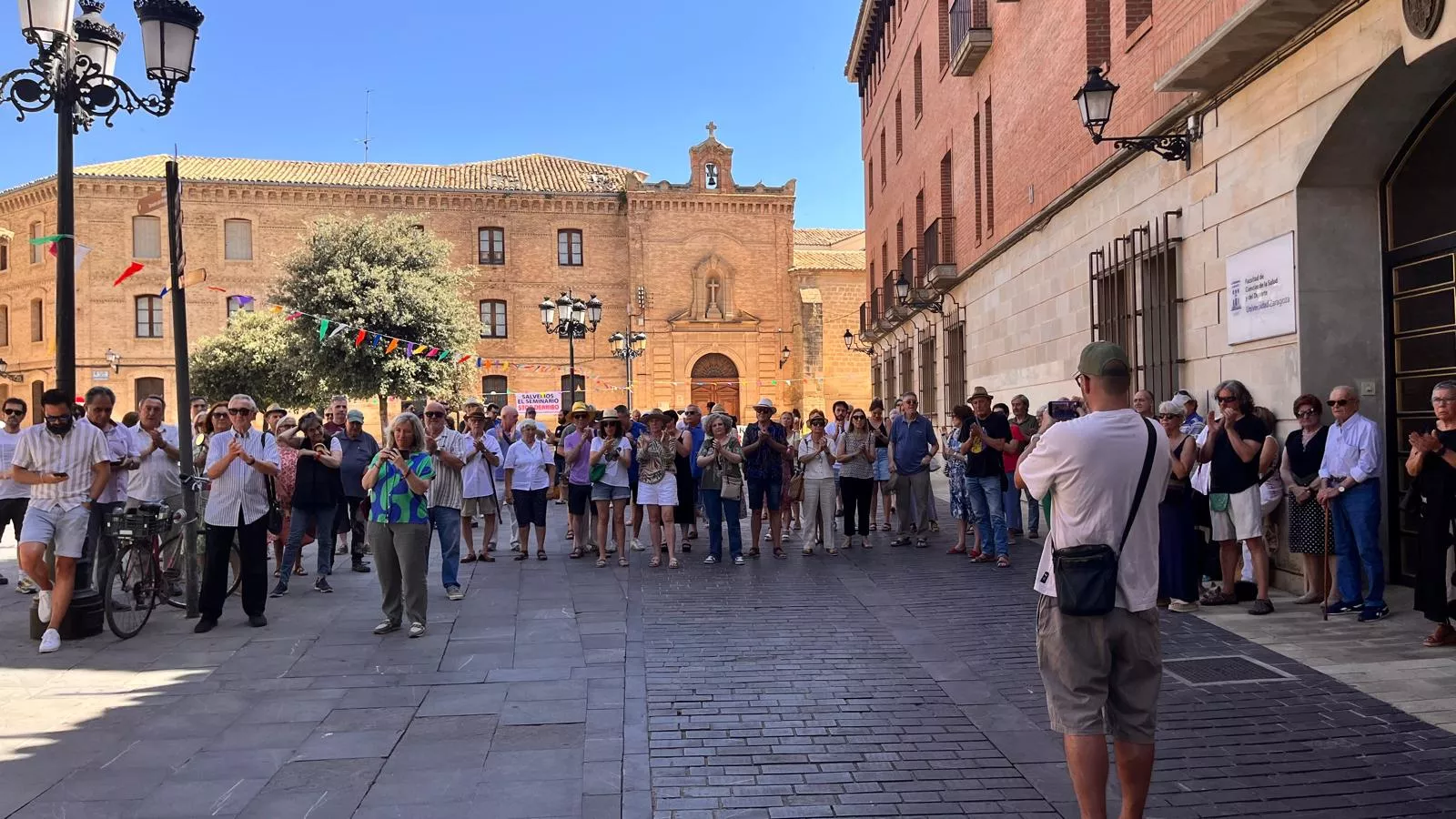 Cuarto abrazo al Seminario de Huesca. Foto Mercedes Manterola