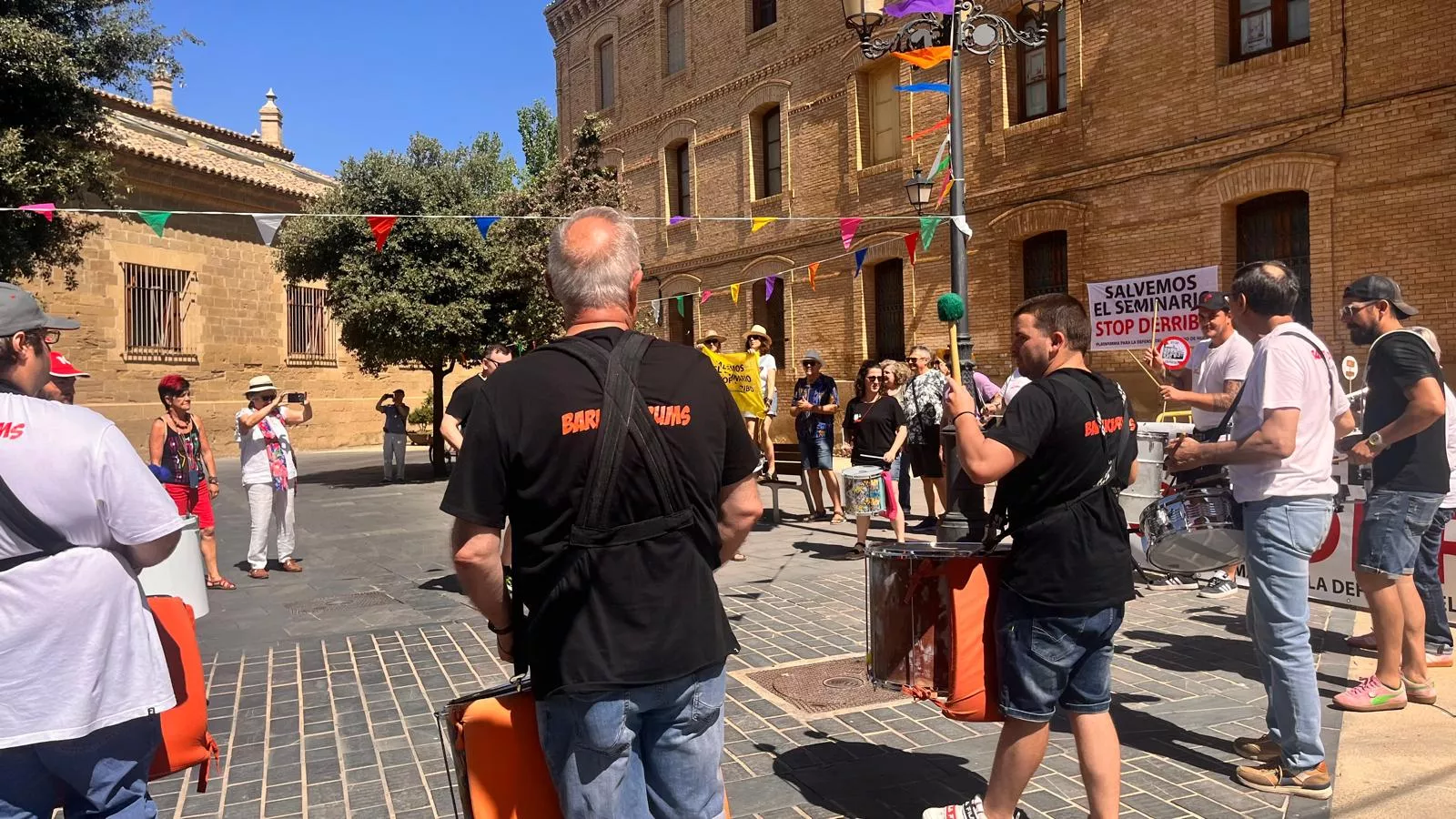 Cuarto abrazo al Seminario de Huesca. Foto Mercedes Manterola