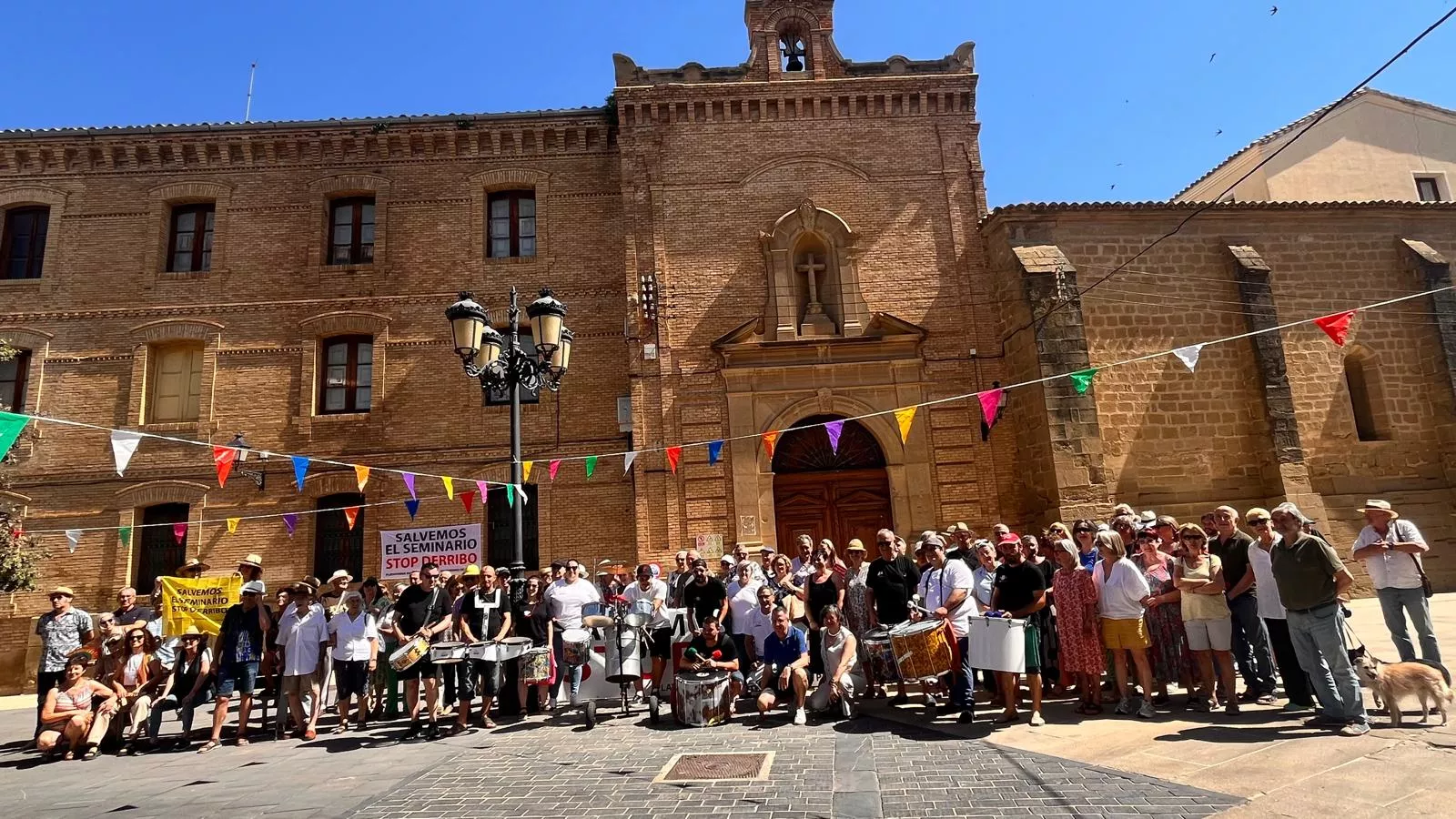 Cuarto abrazo al Seminario de Huesca. Foto Mercedes Manterola