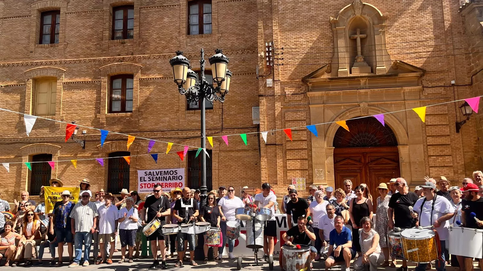 Cuarto abrazo al Seminario de Huesca. Foto Mercedes Manterola