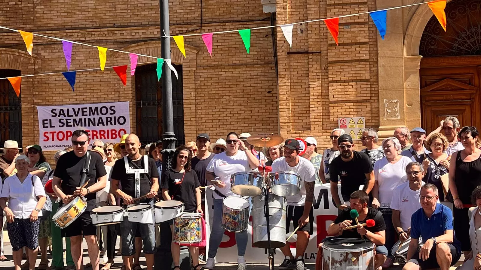 Cuarto abrazo al Seminario de Huesca. Foto Mercedes Manterola