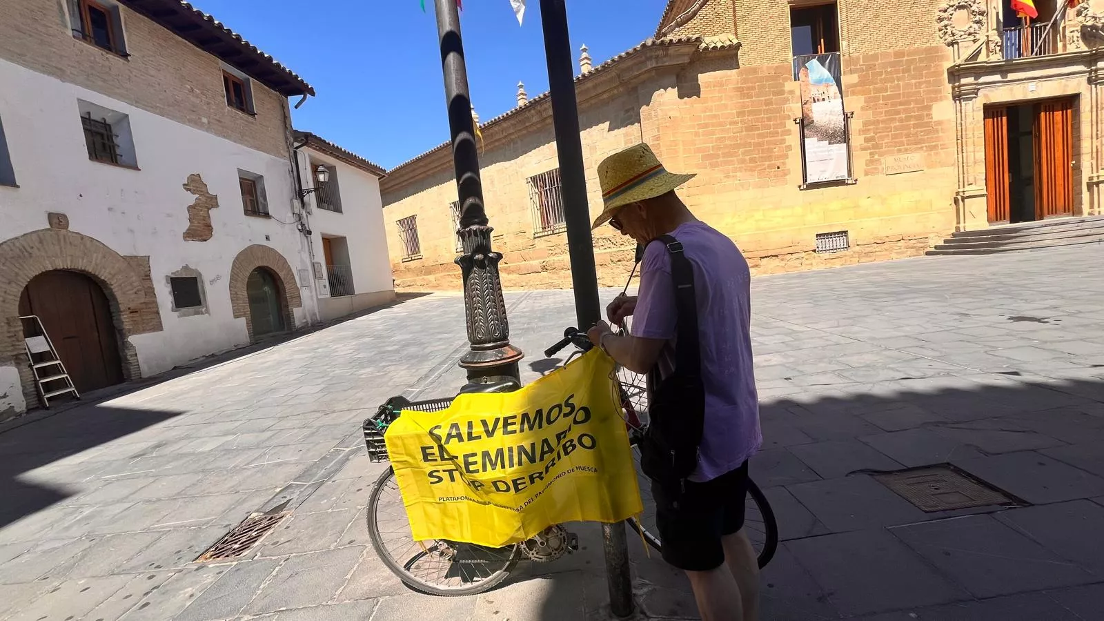 Cuarto abrazo al Seminario de Huesca. Foto Mercedes Manterola