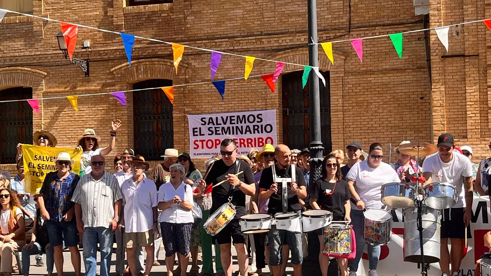 Cuarto abrazo al Seminario de Huesca. Foto Mercedes Manterola