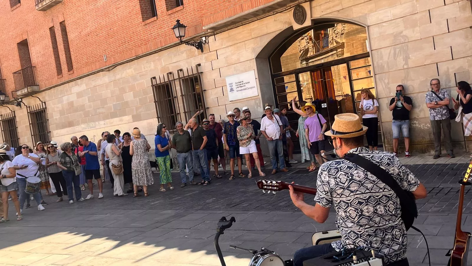 Cuarto abrazo al Seminario de Huesca. Foto Mercedes Manterola