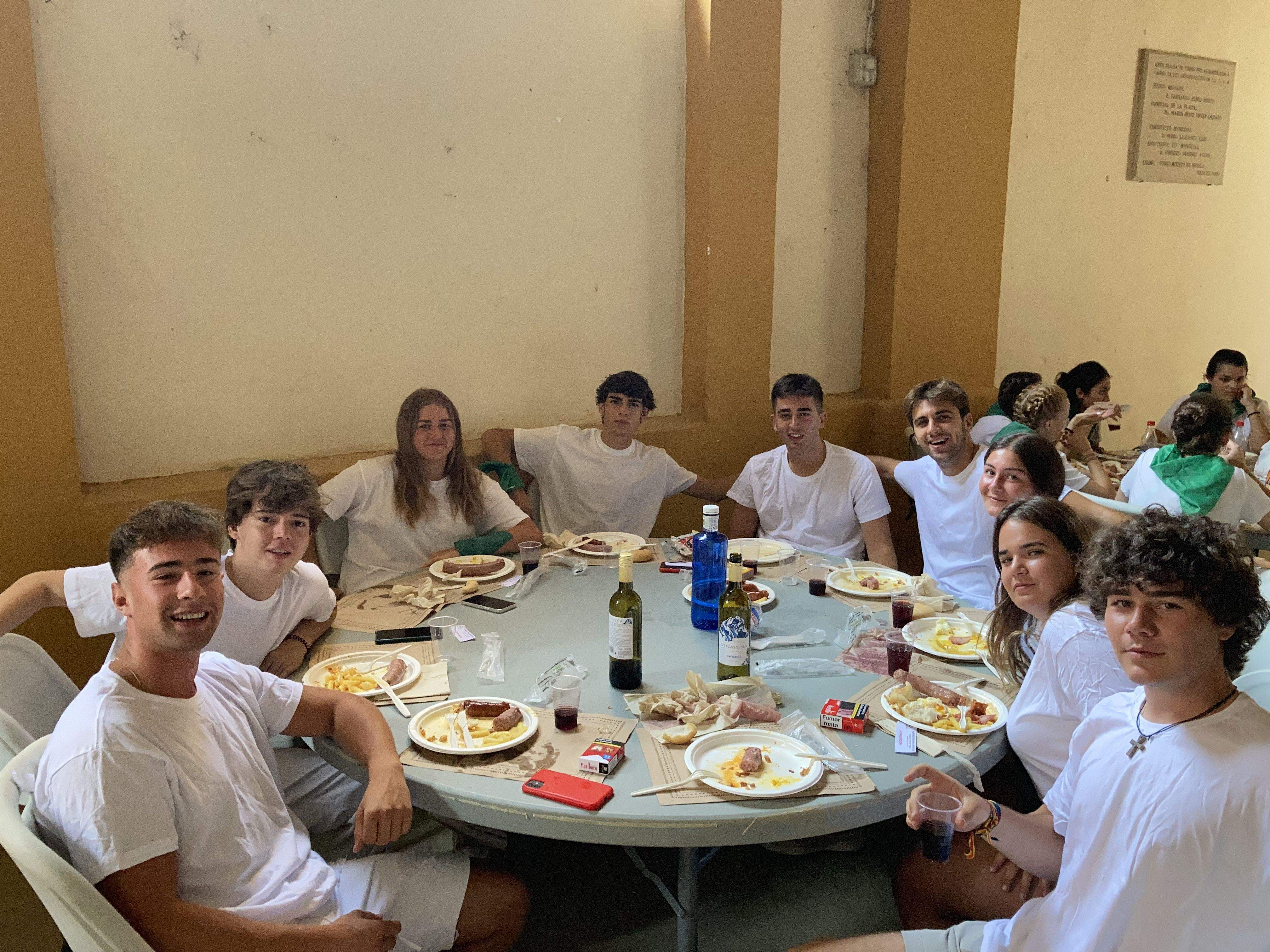 Almuerzos en la antesala del chupinazo.