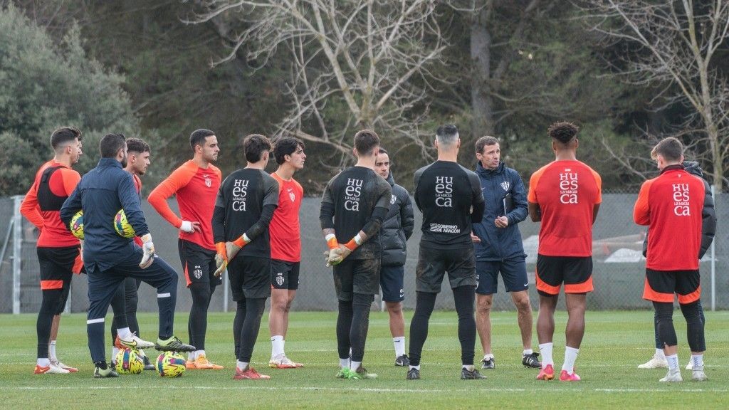 La plantilla del Huesca vuelve este martes a los entrenamientos.