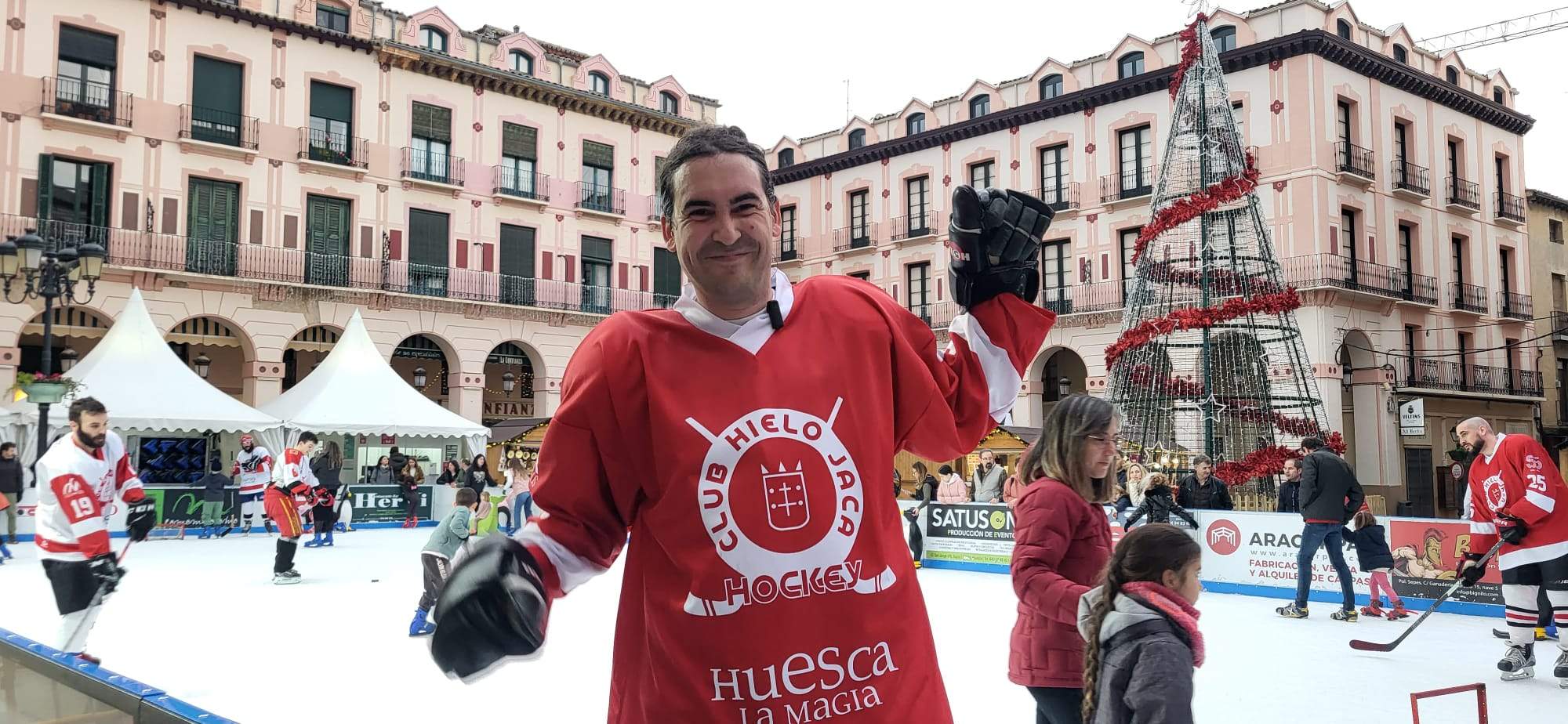 Los más pequeños trasmiten sus ilusiones a los pajes reales en Huesca